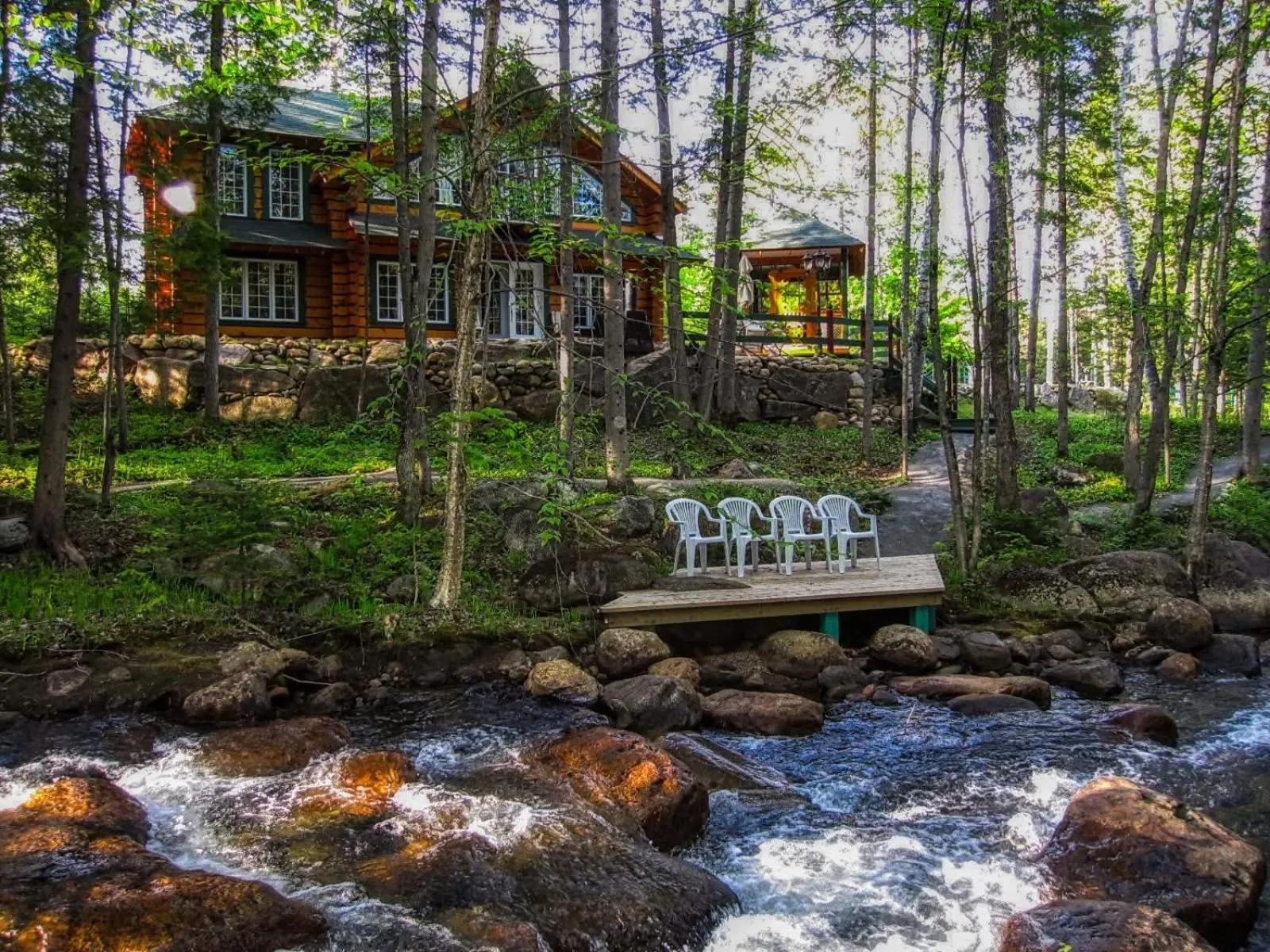 Domaine Rivière Sacacomie Chalets et Bed and Breakfast -Manoir Canergie