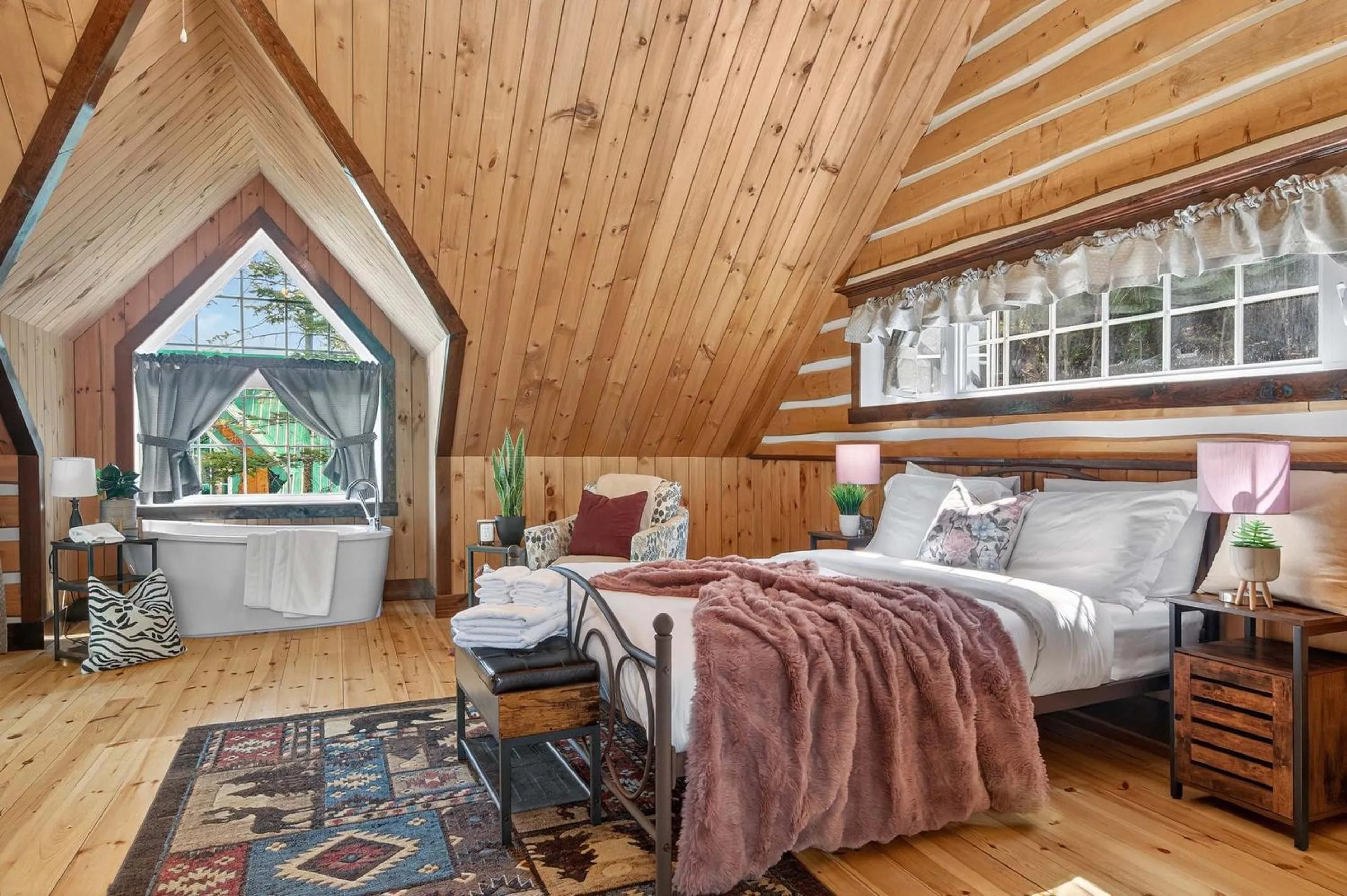 Bed in Domaine Rivière Sacacomie Chalets et Bed and Breakfast -Manoir Canergie