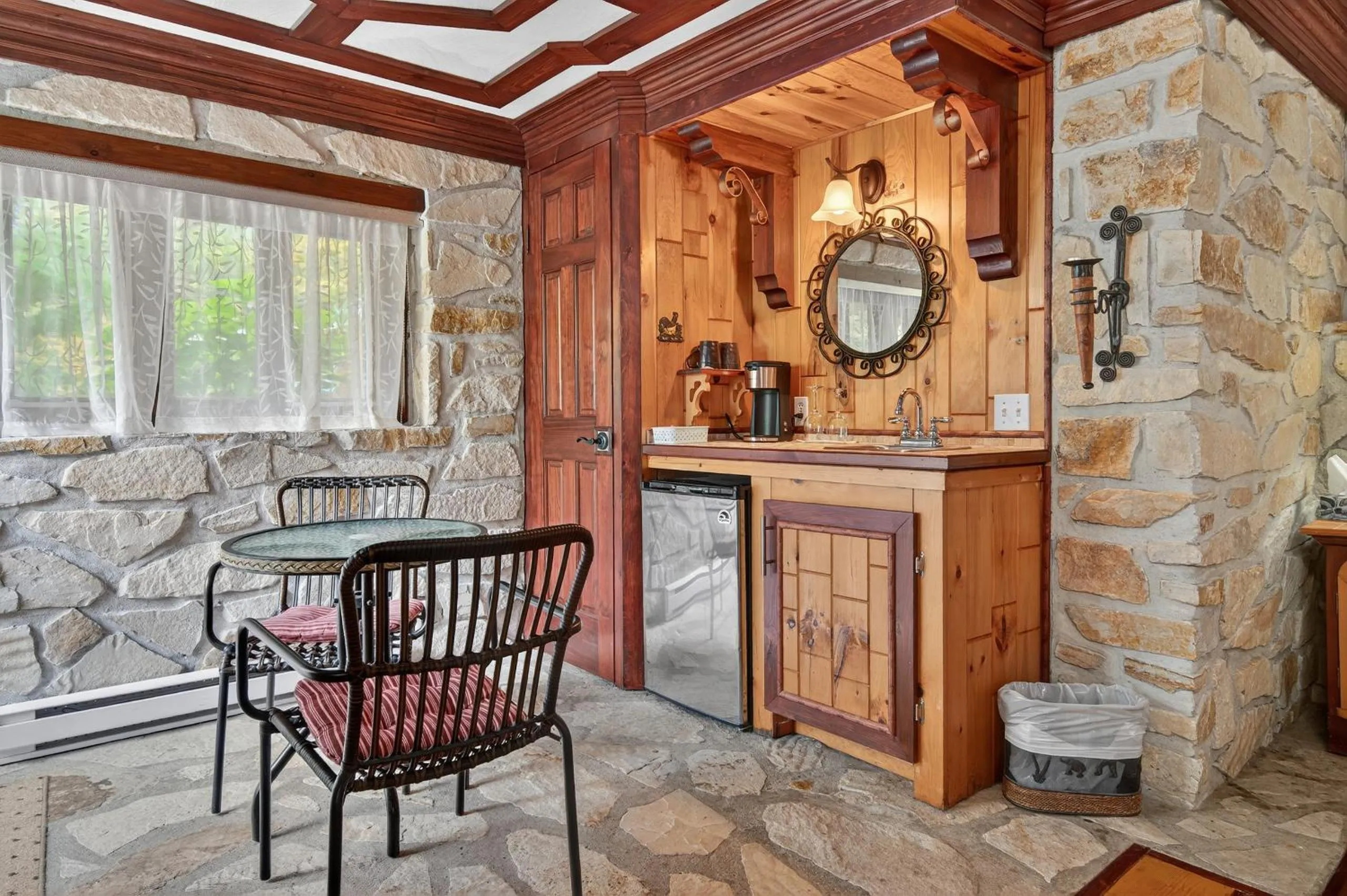 Domaine Rivière Sacacomie Chalets et Bed and Breakfast -Manoir Canergie