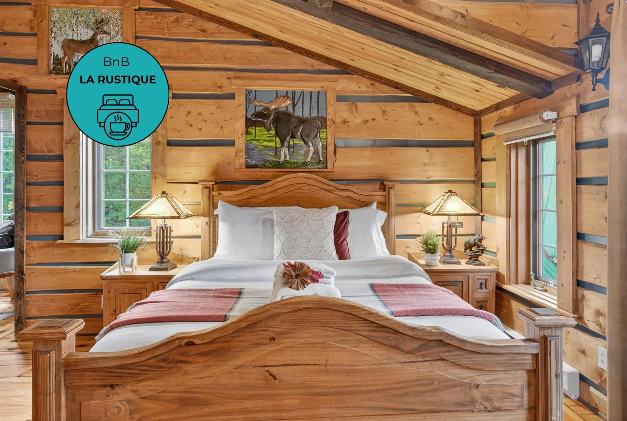 Photo of the whole room, Bed in Domaine Rivière Sacacomie Chalets et Bed and Breakfast -Manoir Canergie