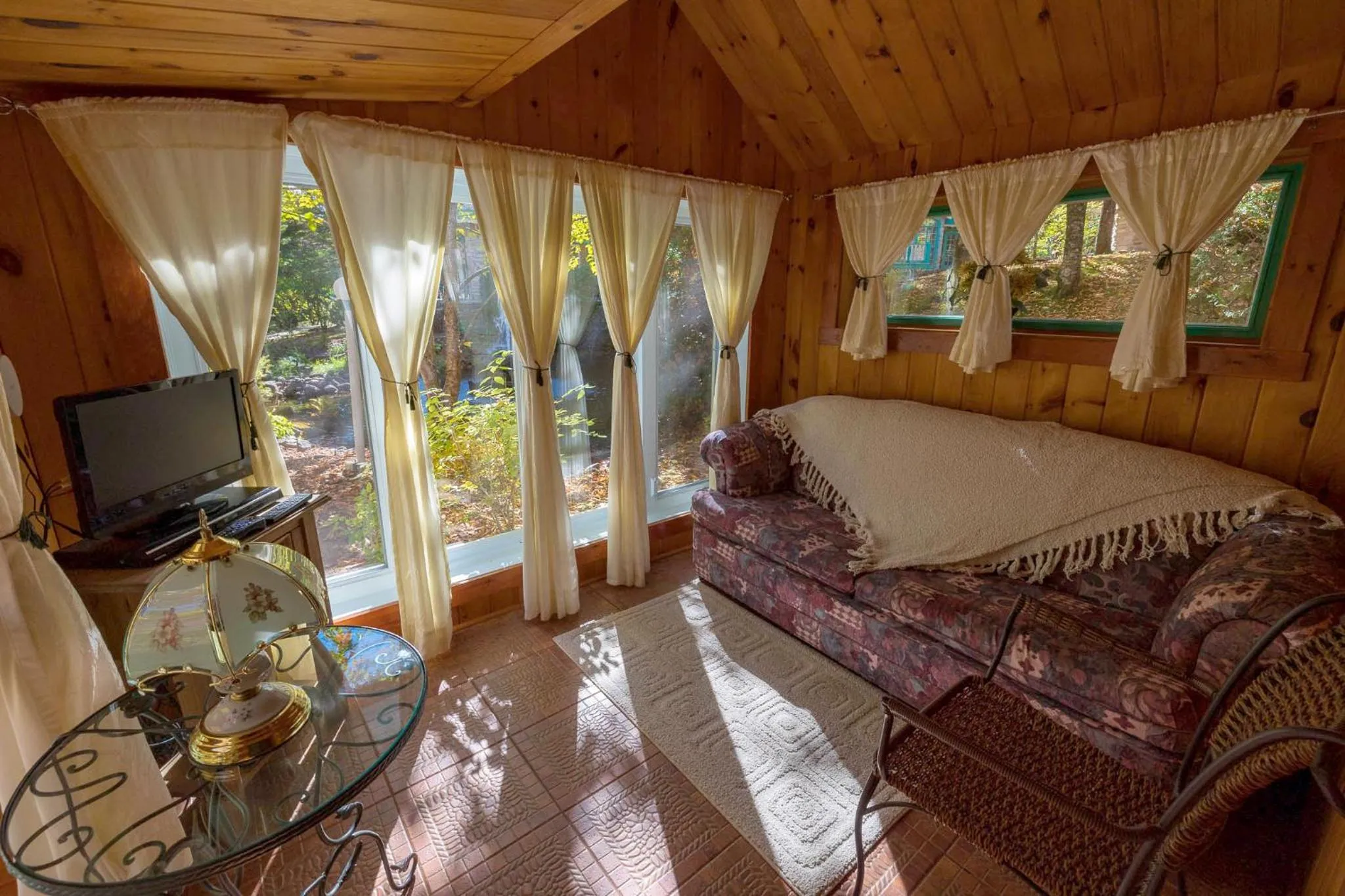 Domaine Rivière Sacacomie Chalets et Bed and Breakfast -Manoir Canergie