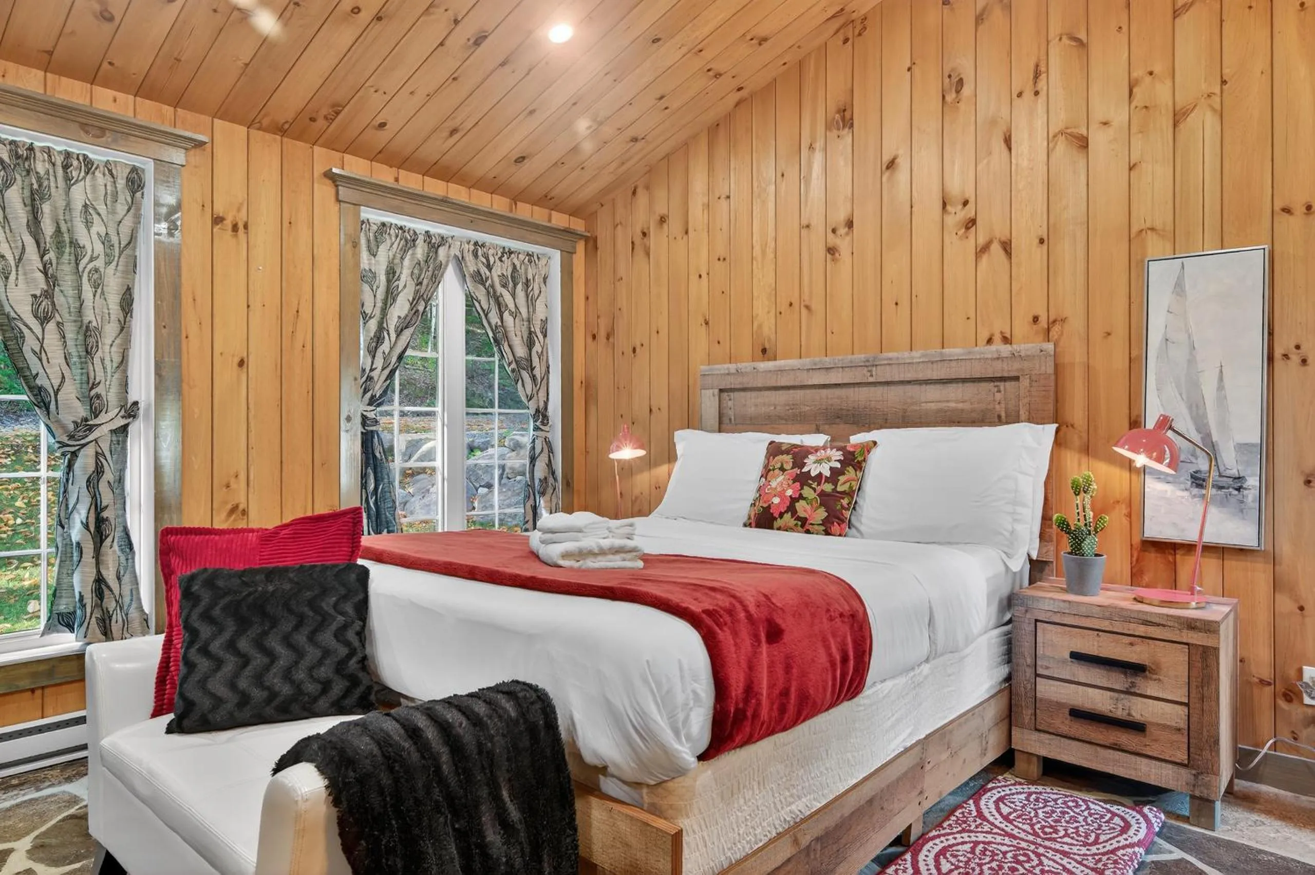 Bed in Domaine Rivière Sacacomie Chalets et Bed and Breakfast -Manoir Canergie