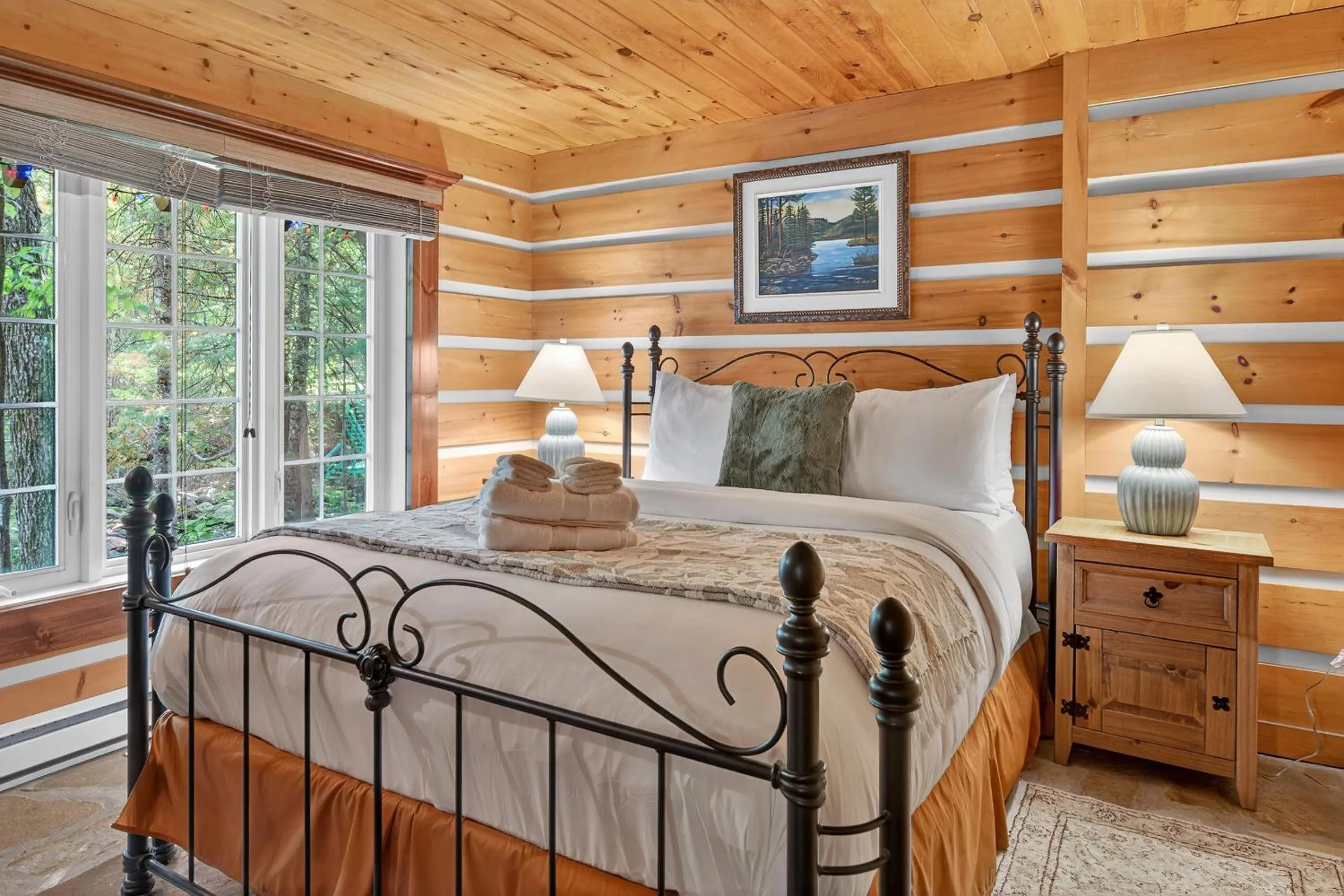 Bed in Domaine Rivière Sacacomie Chalets et Bed and Breakfast -Manoir Canergie