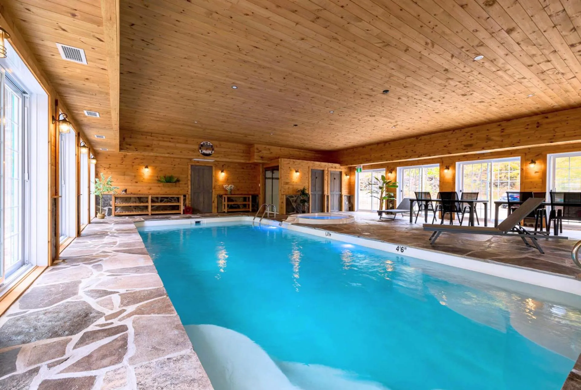 Domaine Rivière Sacacomie Chalets et Bed and Breakfast -Manoir Canergie