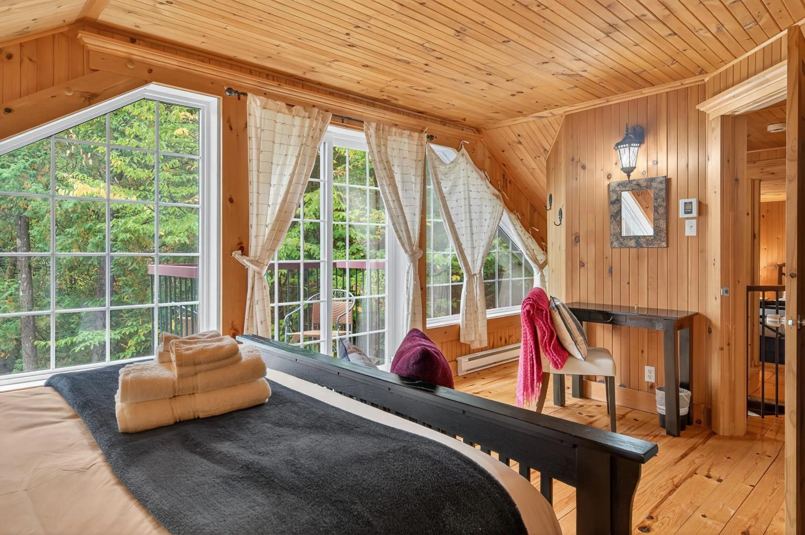 Domaine Rivière Sacacomie Chalets et Bed and Breakfast -Manoir Canergie