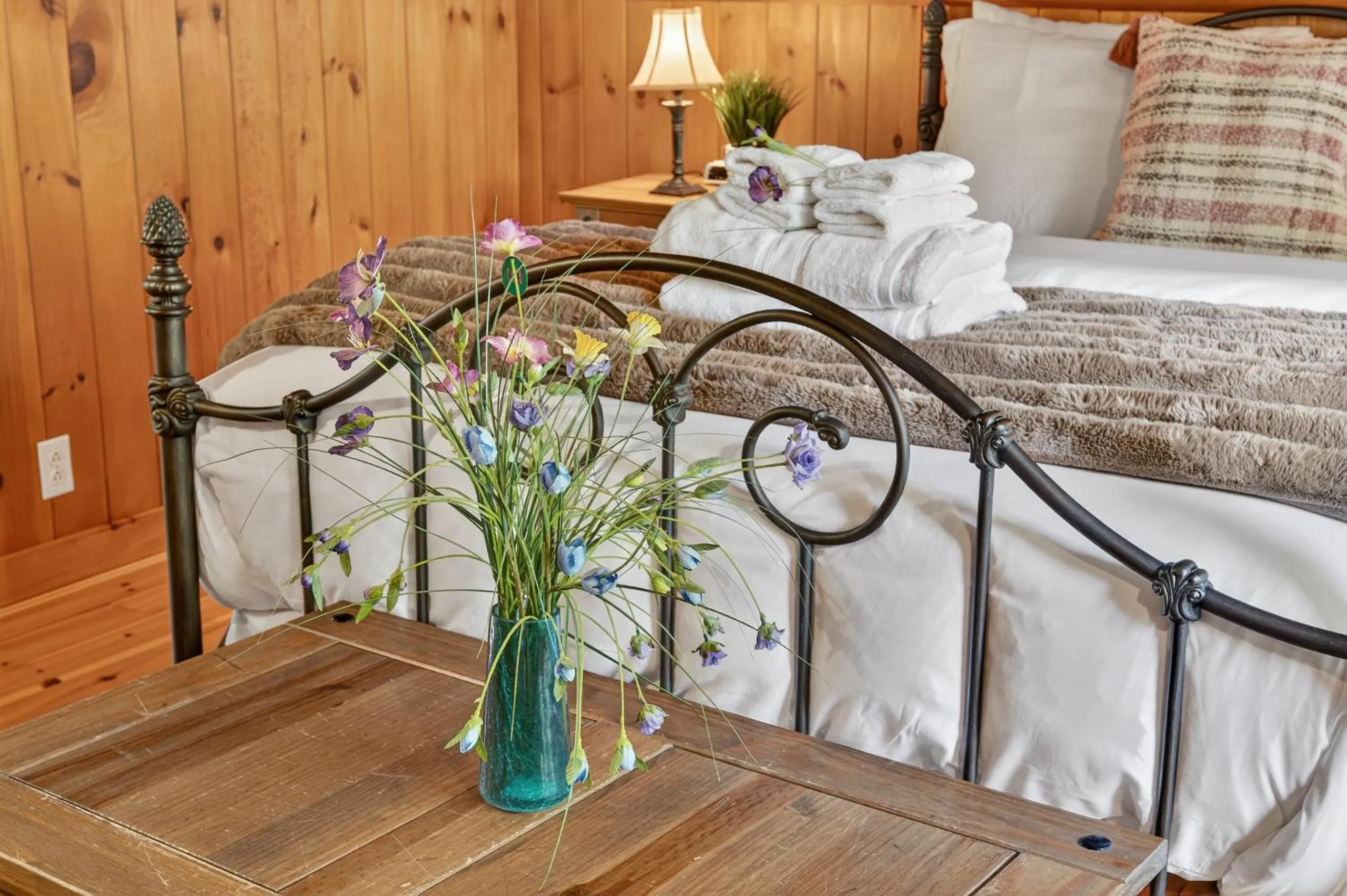 Bed in Domaine Rivière Sacacomie Chalets et Bed and Breakfast -Manoir Canergie