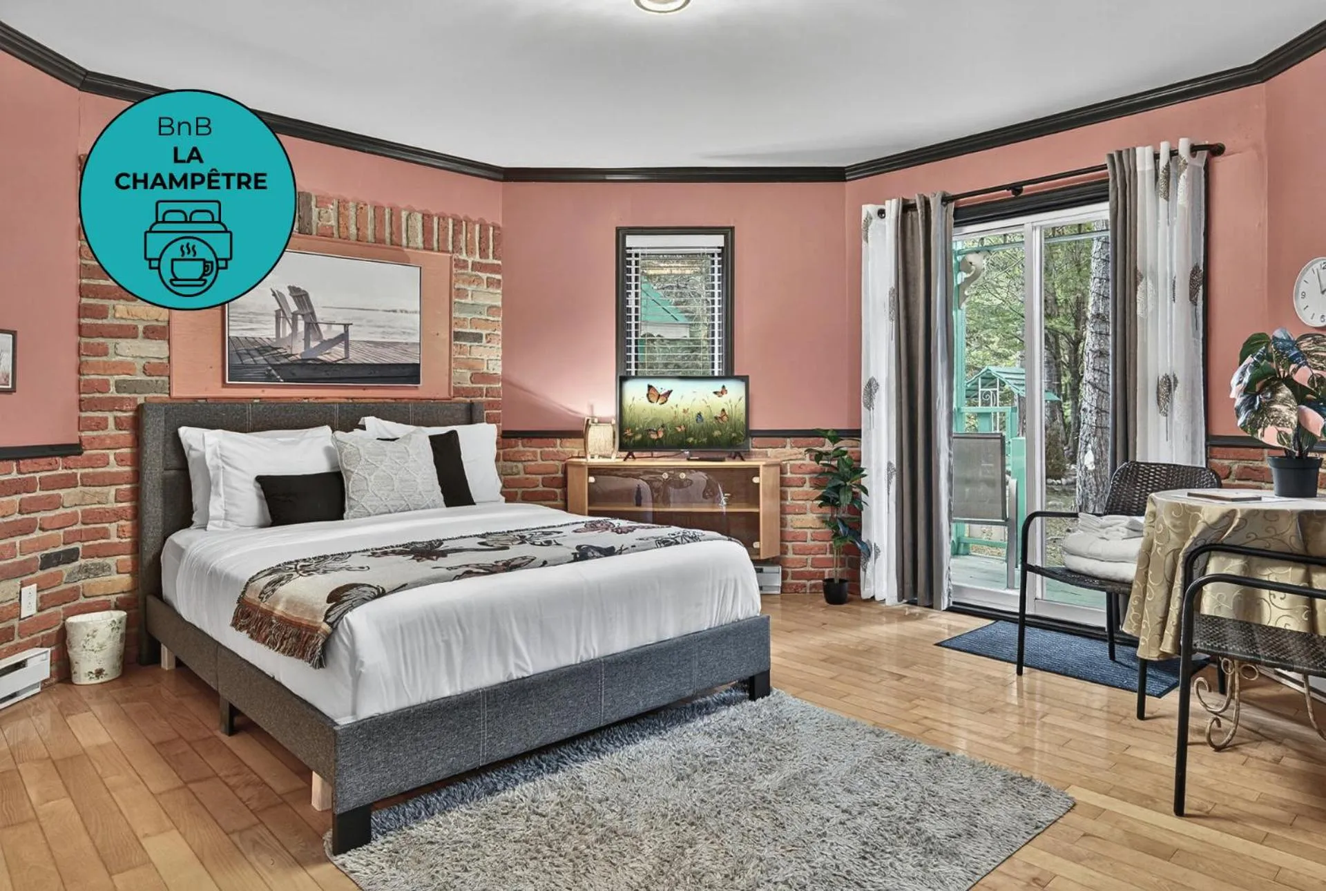 Bed in Domaine Rivière Sacacomie Chalets et Bed and Breakfast -Manoir Canergie