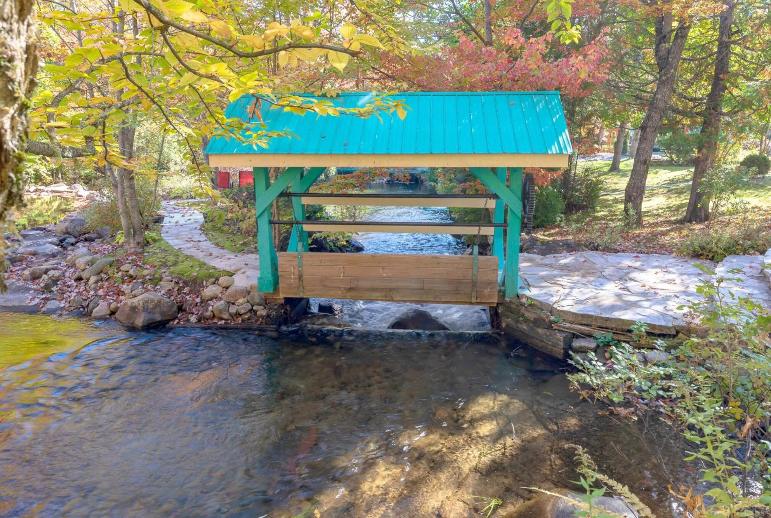 Domaine Rivière Sacacomie Chalets et Bed and Breakfast -Manoir Canergie