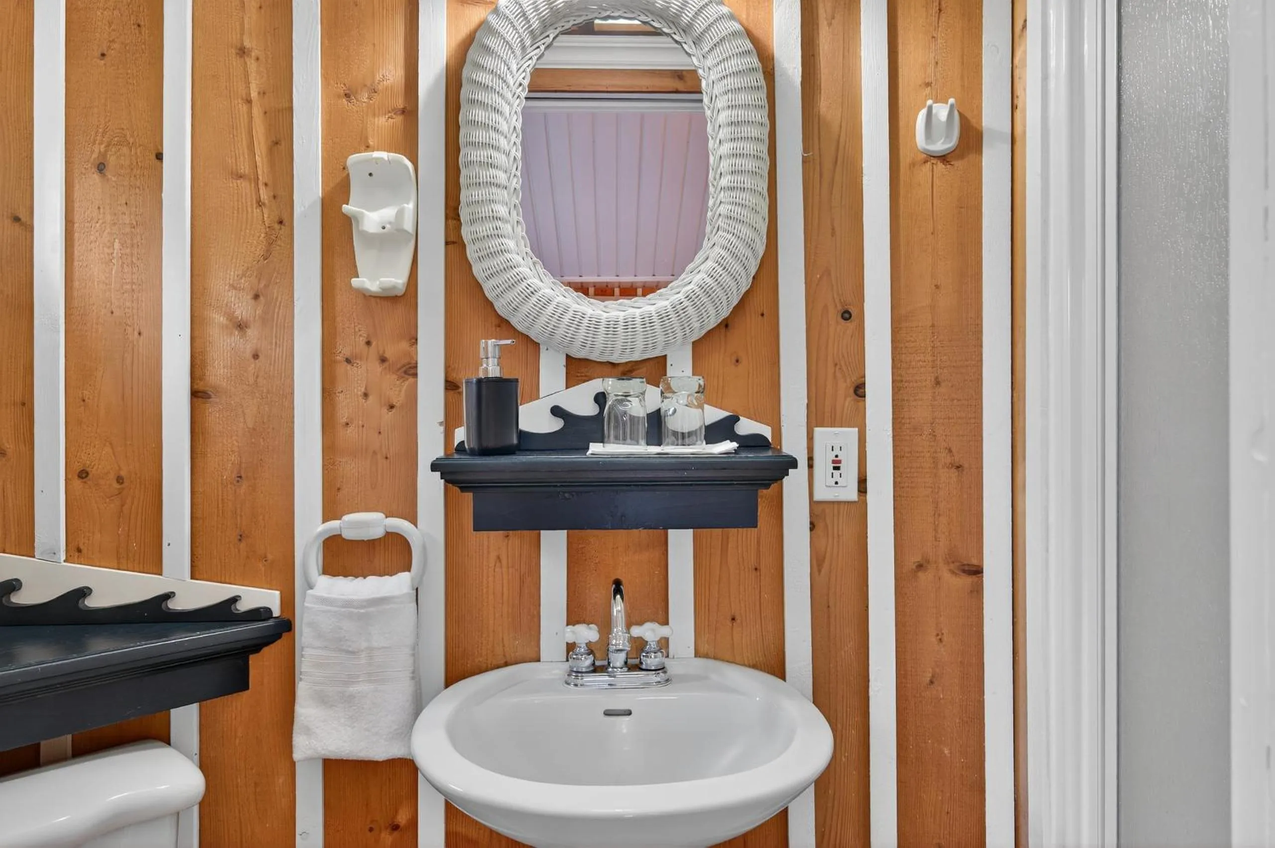 Domaine Rivière Sacacomie Chalets et Bed and Breakfast -Manoir Canergie