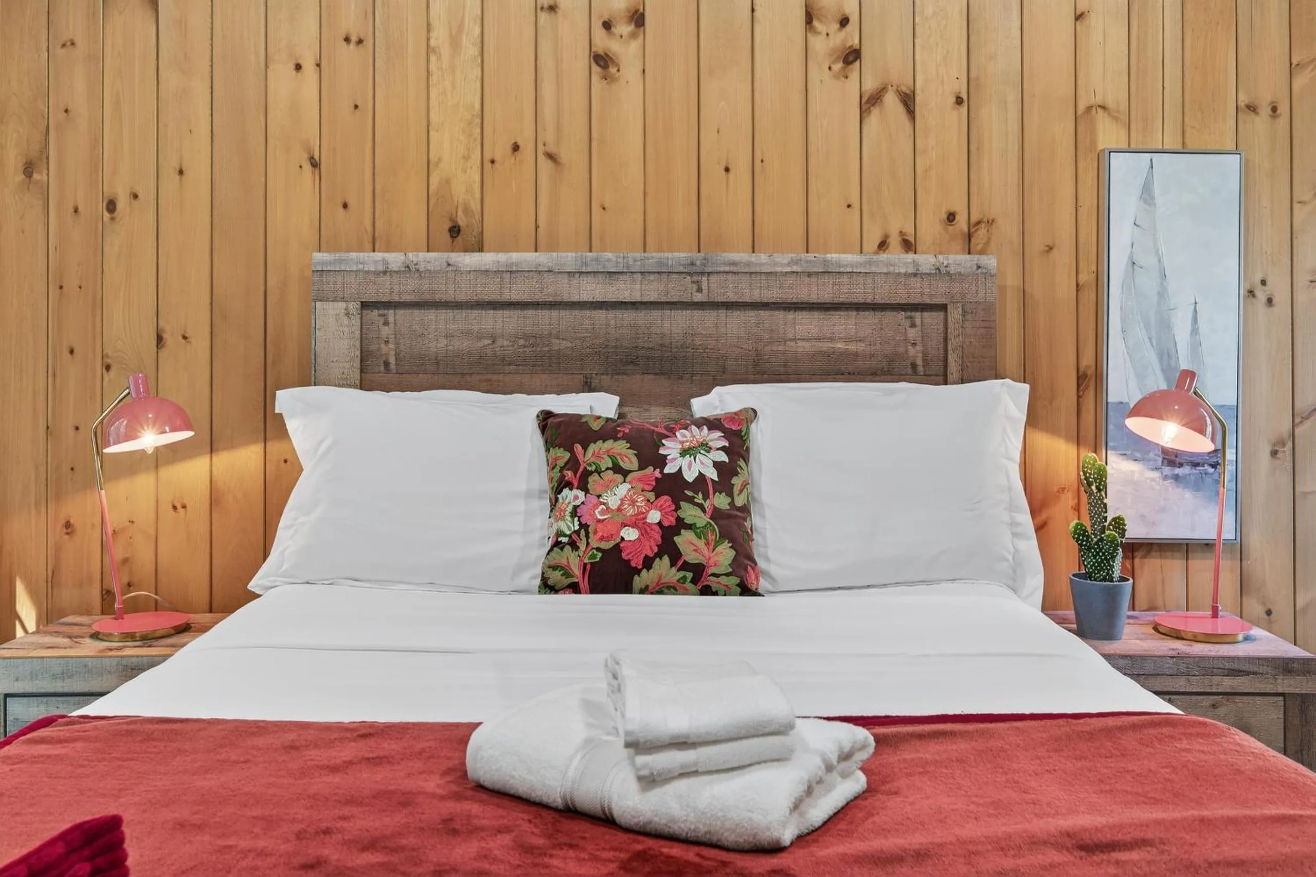 Bed in Domaine Rivière Sacacomie Chalets et Bed and Breakfast -Manoir Canergie