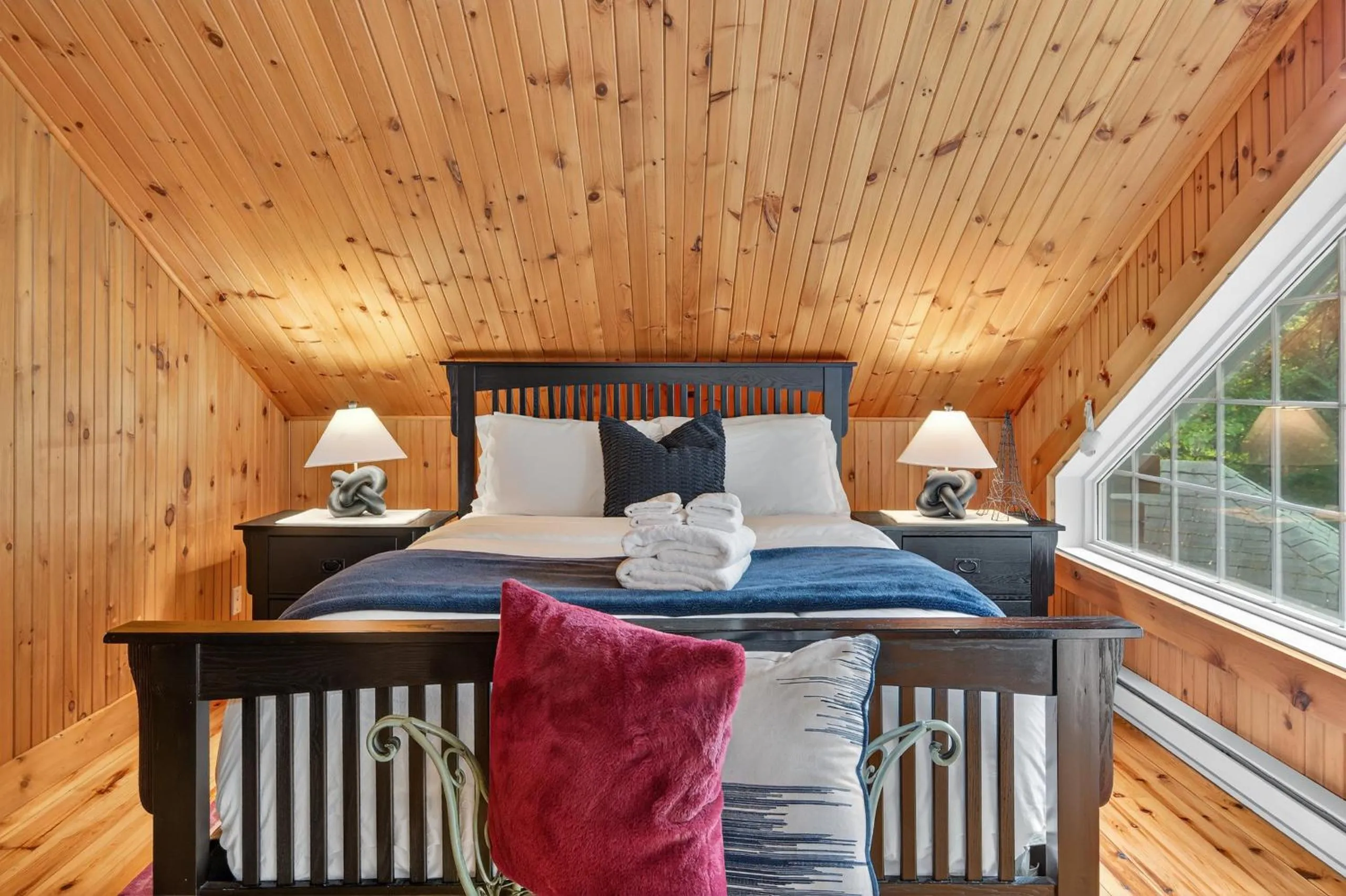 Bed in Domaine Rivière Sacacomie Chalets et Bed and Breakfast -Manoir Canergie