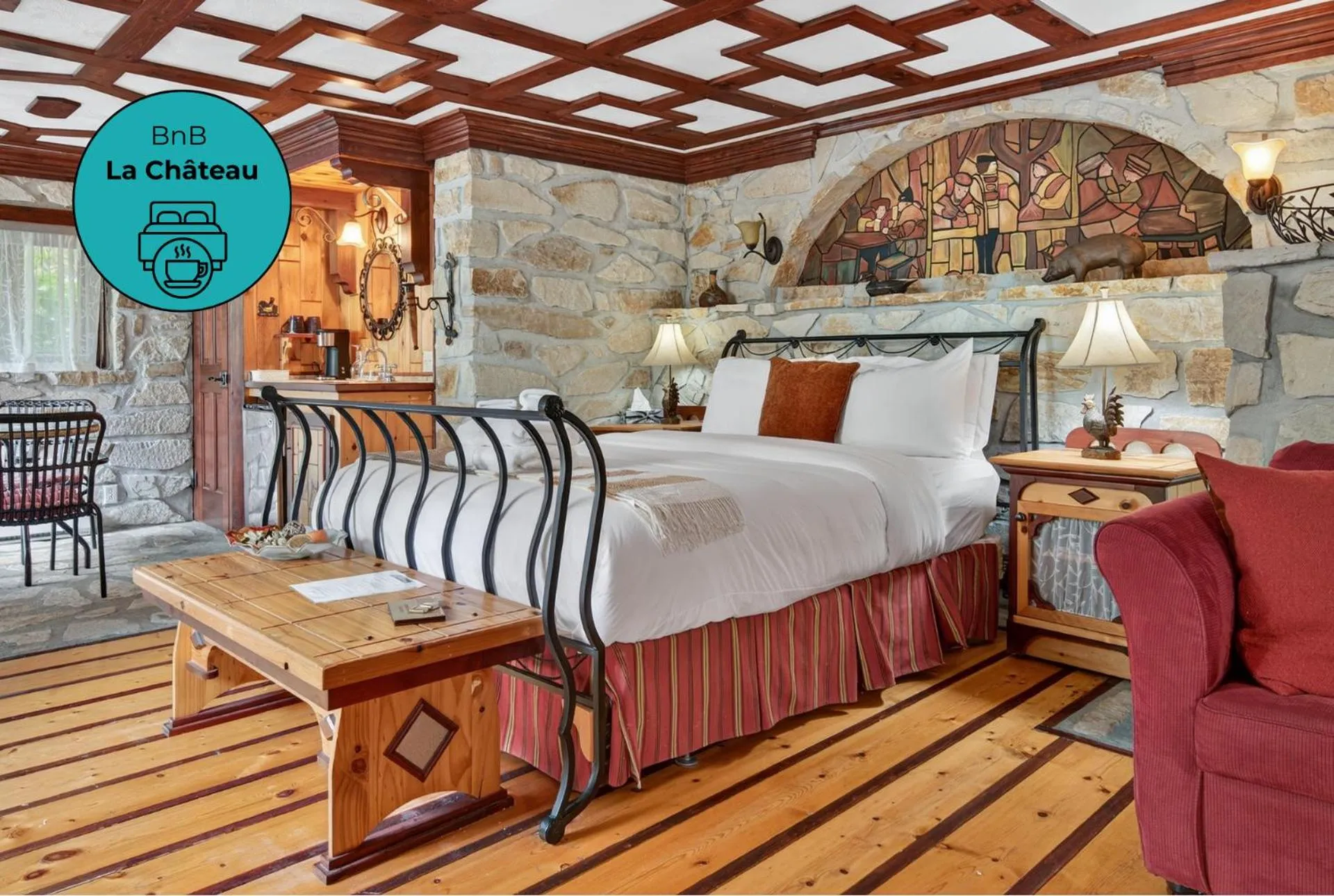 Bed in Domaine Rivière Sacacomie Chalets et Bed and Breakfast -Manoir Canergie