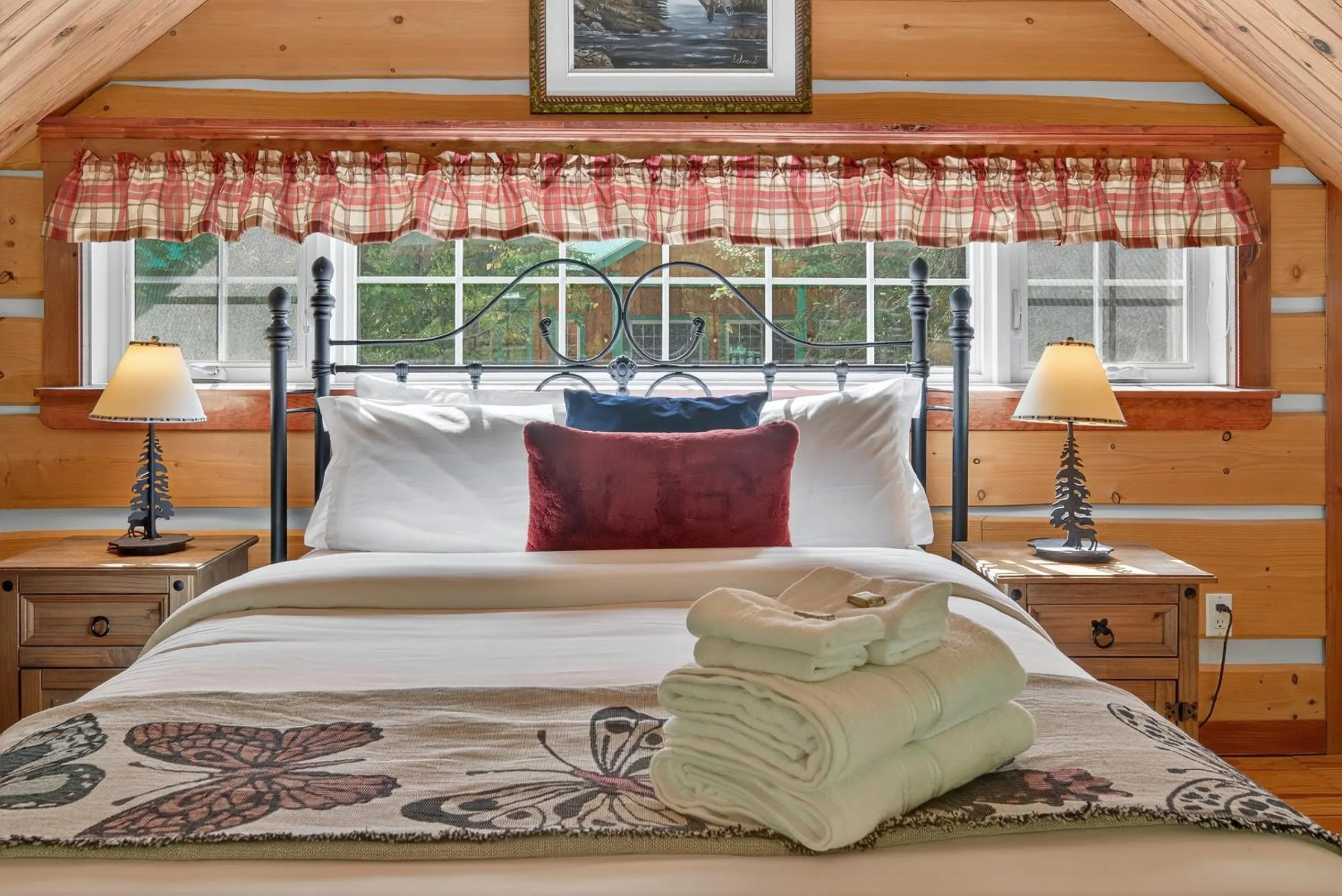 Bed in Domaine Rivière Sacacomie Chalets et Bed and Breakfast -Manoir Canergie