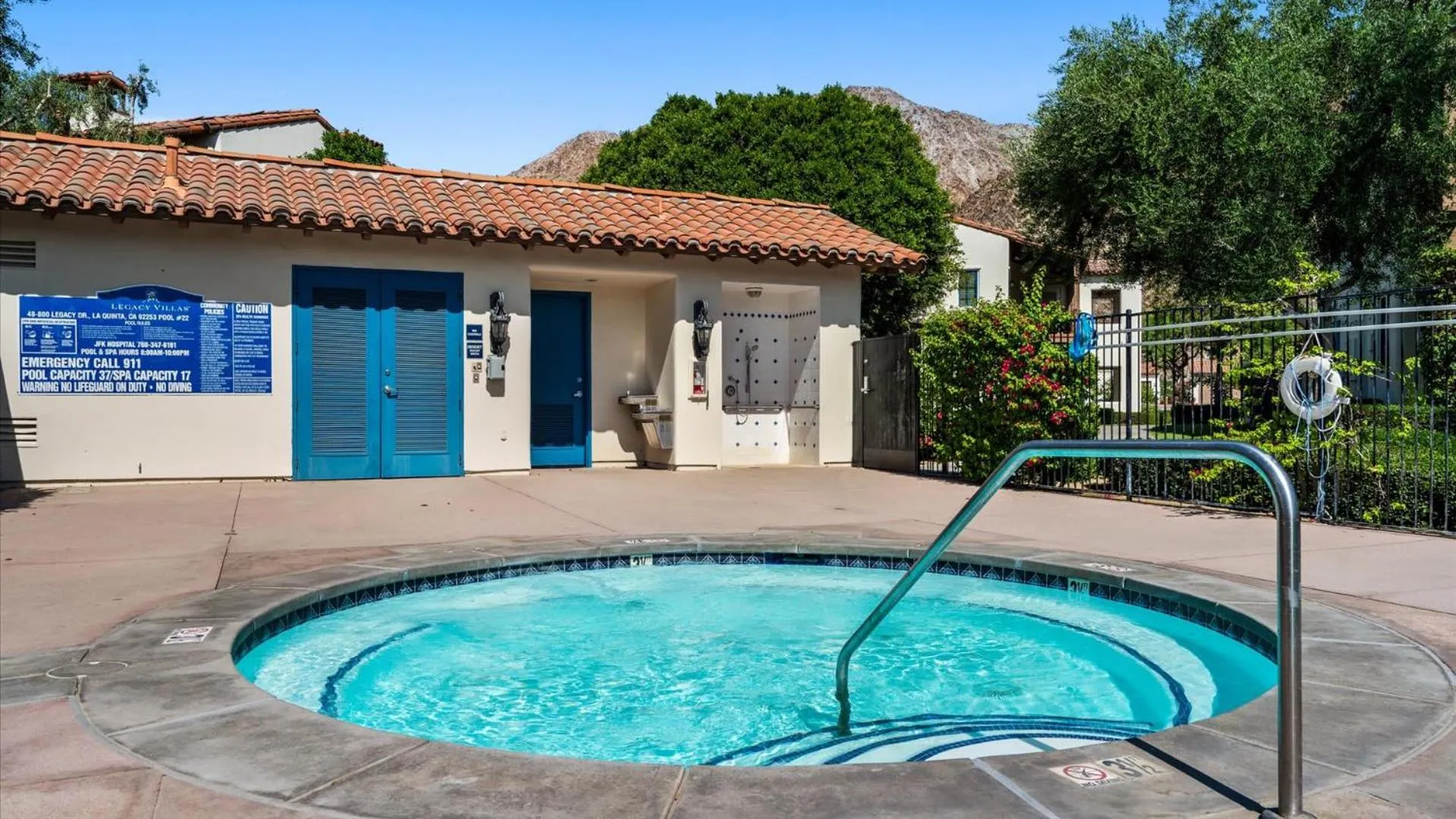 LV025 Airy Upstairs Studio with Mountain Views