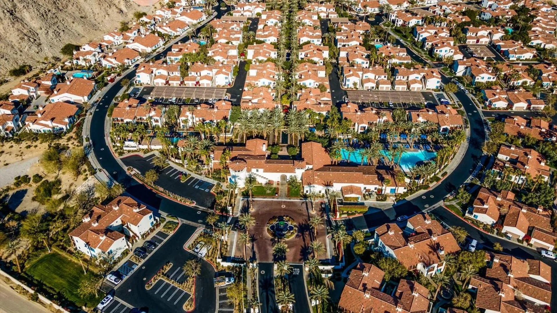 LV025 Airy Upstairs Studio with Mountain Views