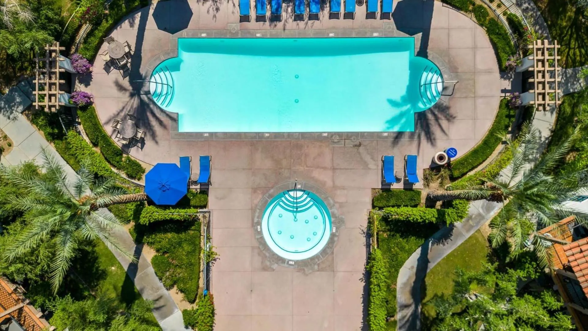 LV025 Airy Upstairs Studio with Mountain Views