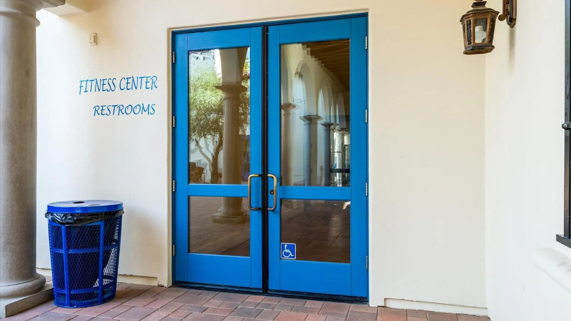 LV025 Airy Upstairs Studio with Mountain Views