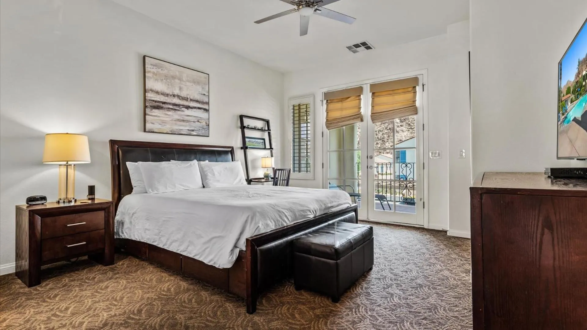 Bed in LV025 Airy Upstairs Studio with Mountain Views