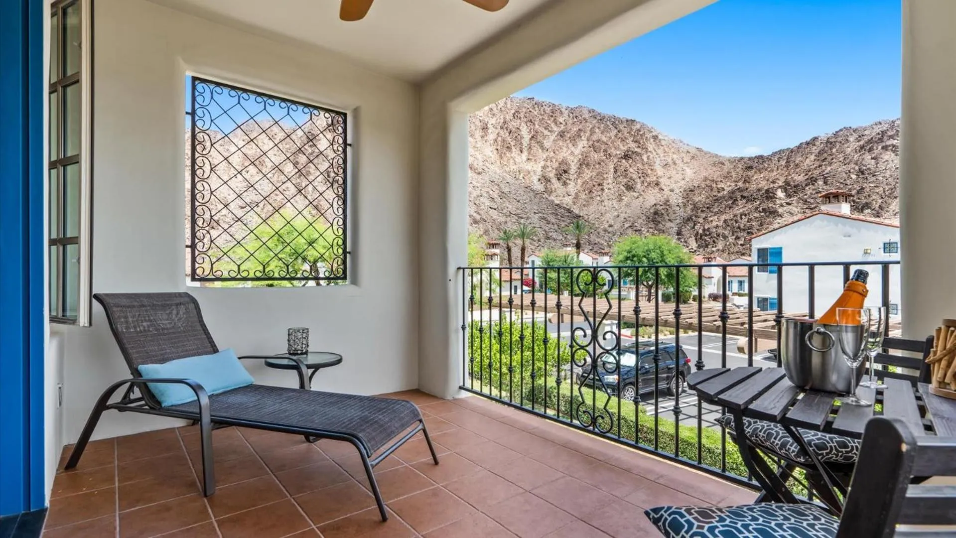 LV025 Airy Upstairs Studio with Mountain Views