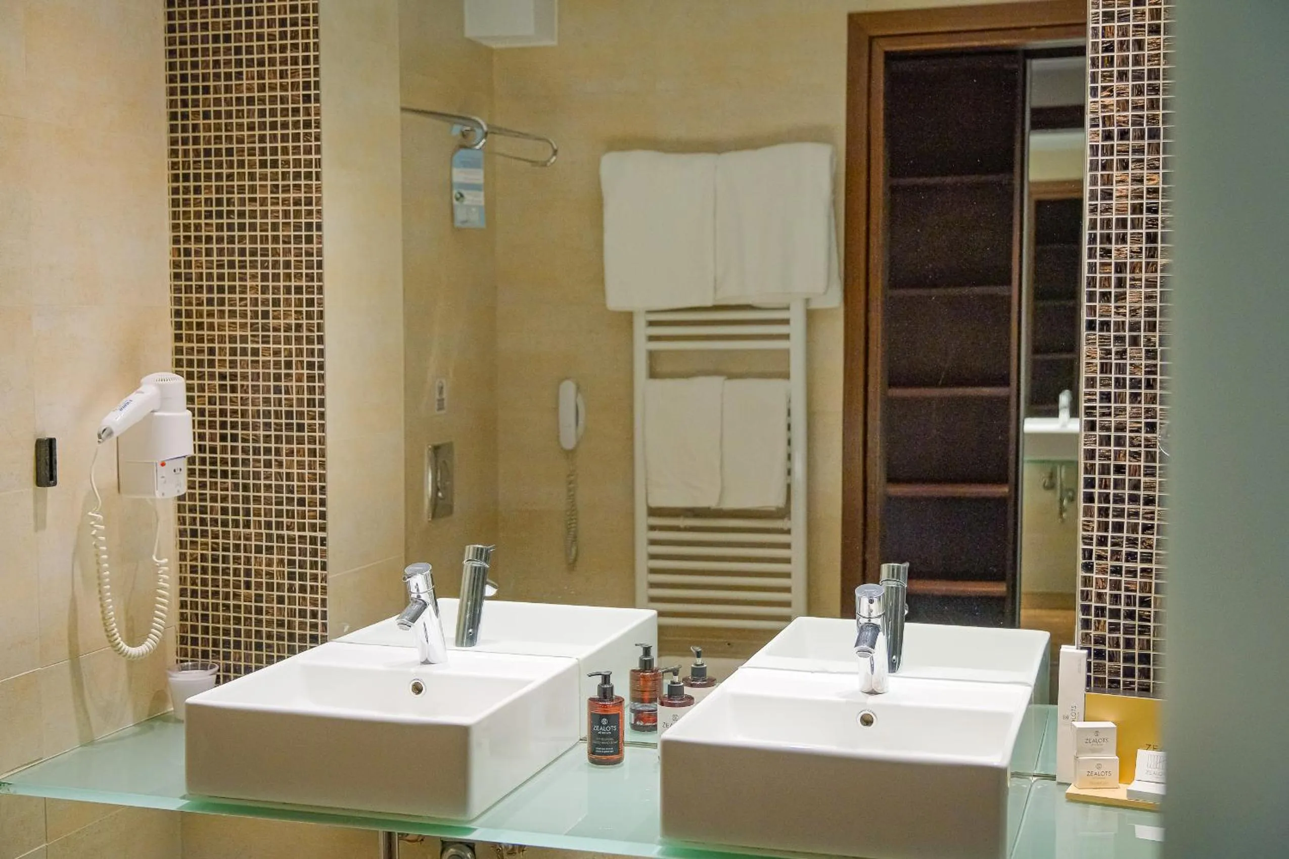 Shower in Kipi Mountain Resort