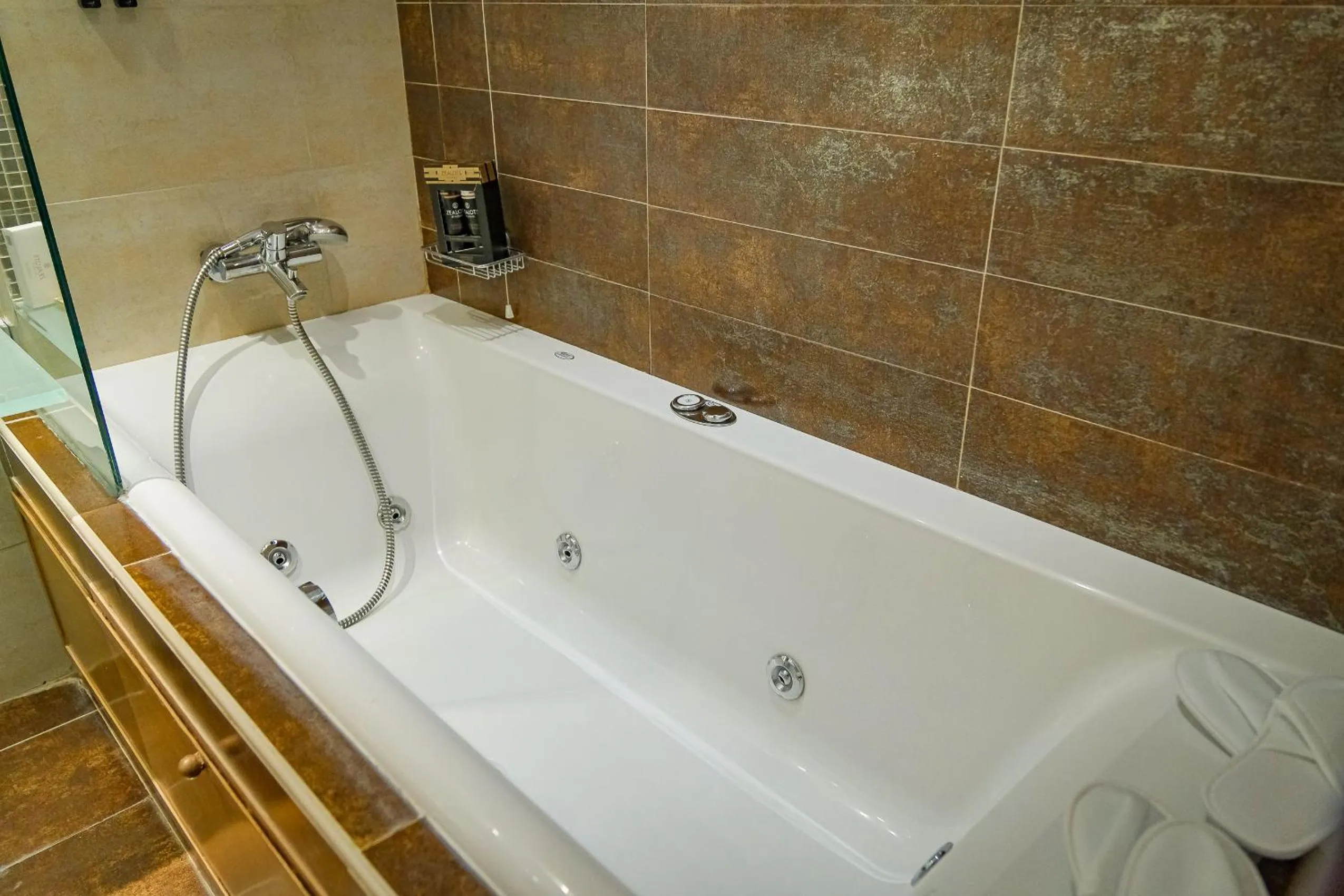 Hot Tub in Kipi Mountain Resort