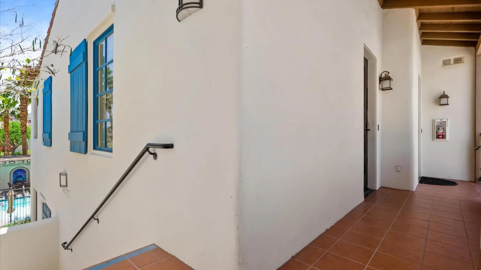 LV105 Upstairs 1 Bedroom Overlooking the Pool