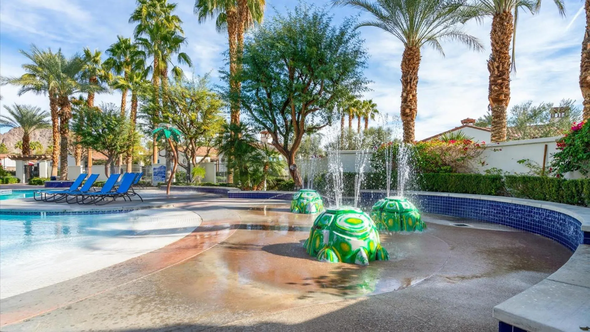 LV217 Superb 2 Bedroom Overlooking the Lap Pool