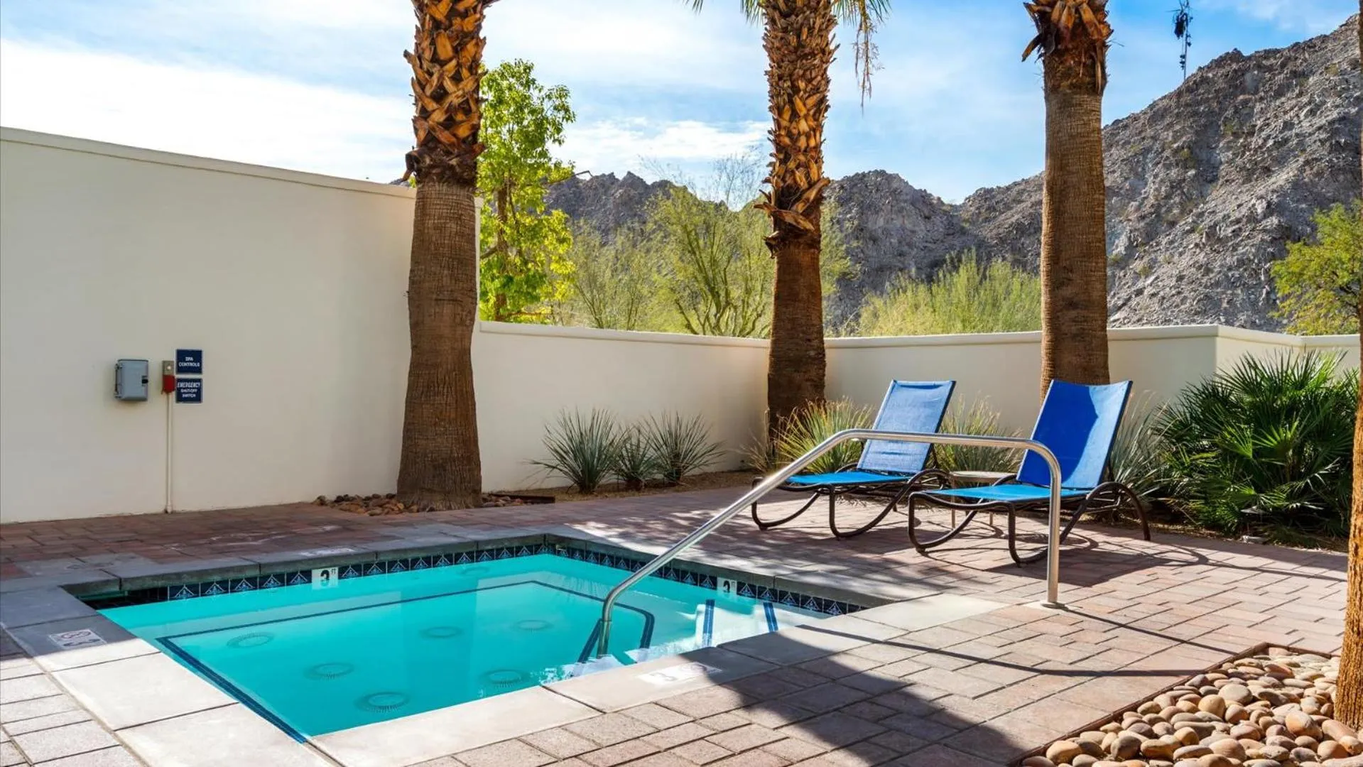 LV217 Superb 2 Bedroom Overlooking the Lap Pool