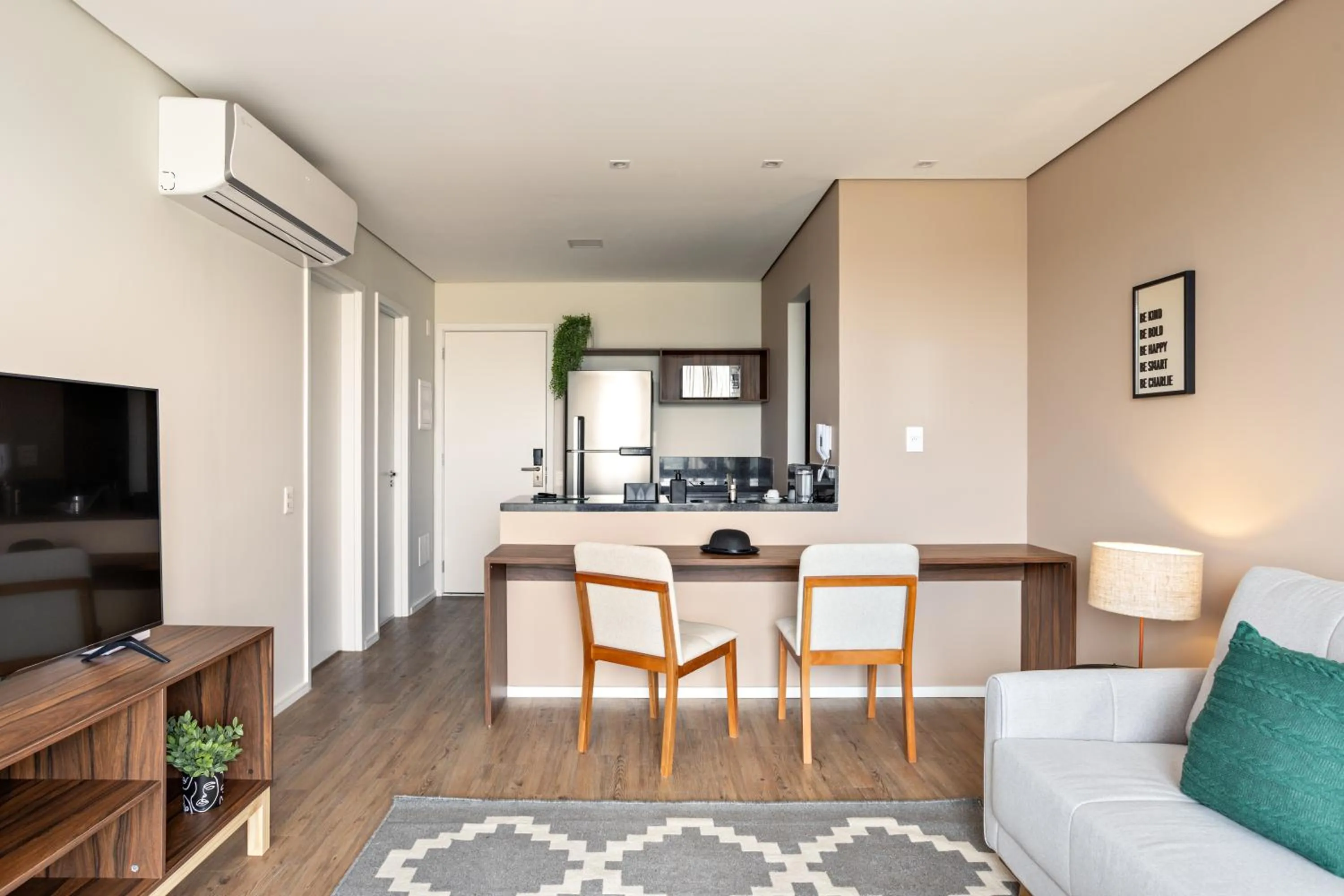 Day in Charlie Jockey Pinheiros