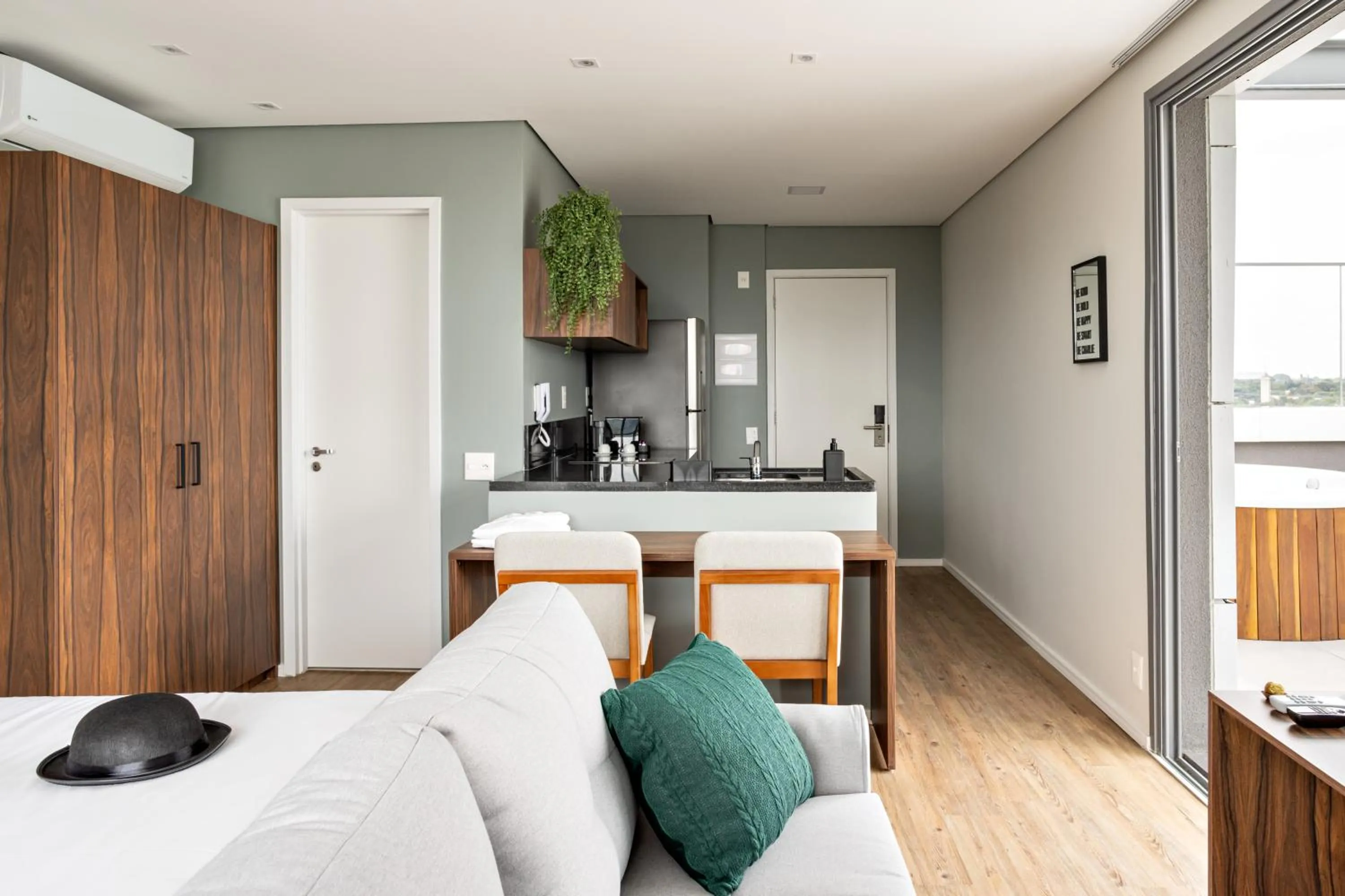 Day, Bed in Charlie Jockey Pinheiros