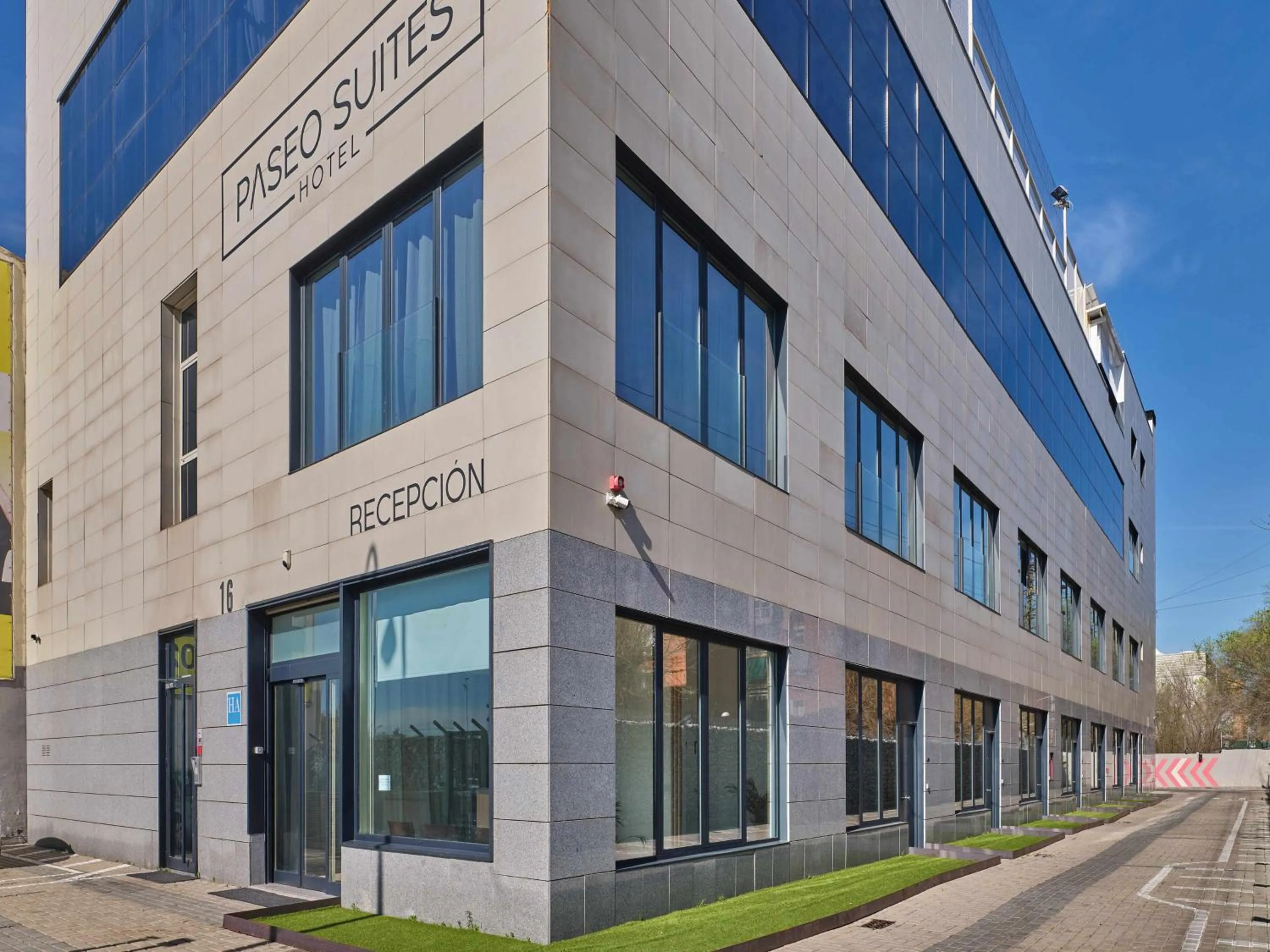 Facade/entrance in Paseo Suites Hotel