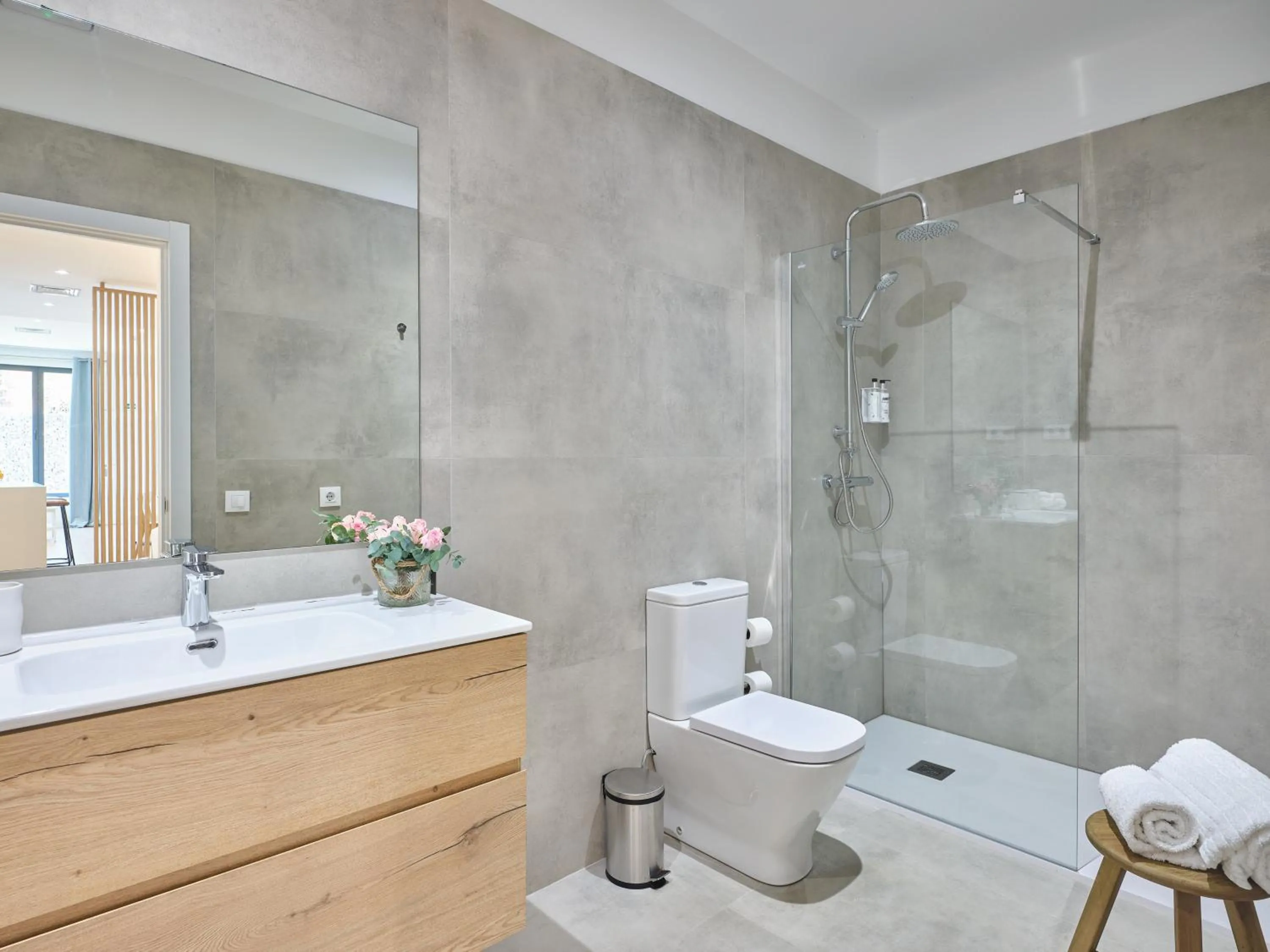 Shower in Paseo Suites Hotel