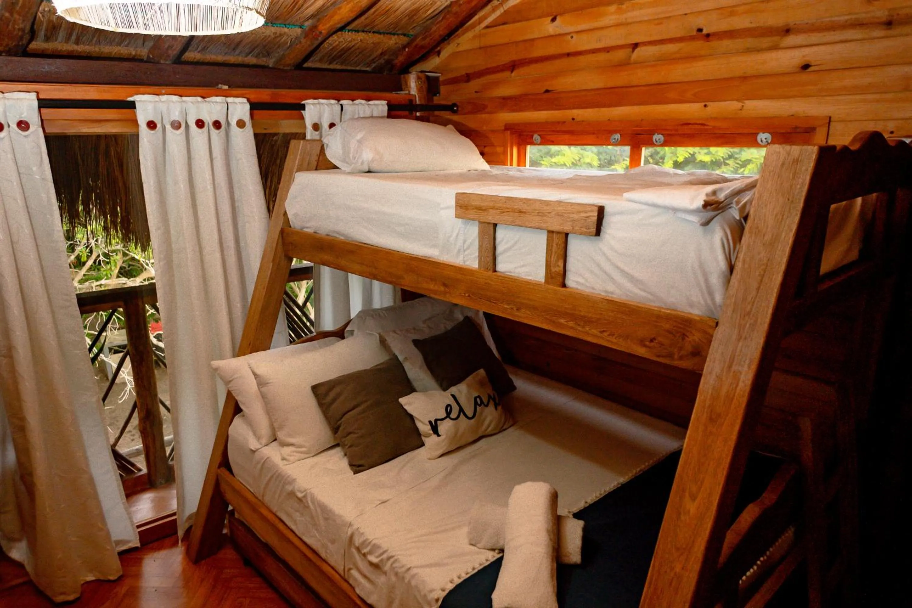 Bed in Cristal Blue Barú