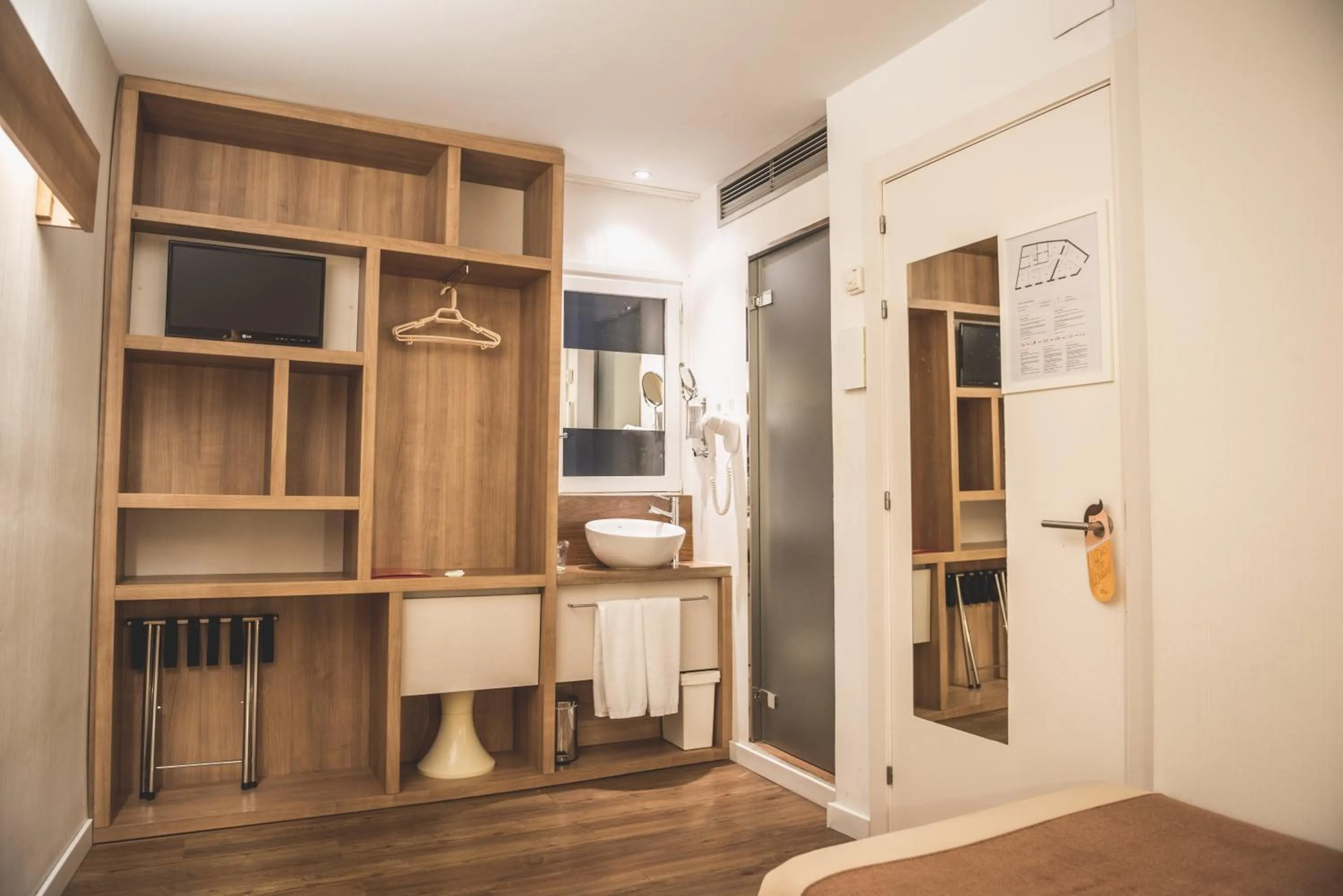 Bathroom in Hostal Marenostrum