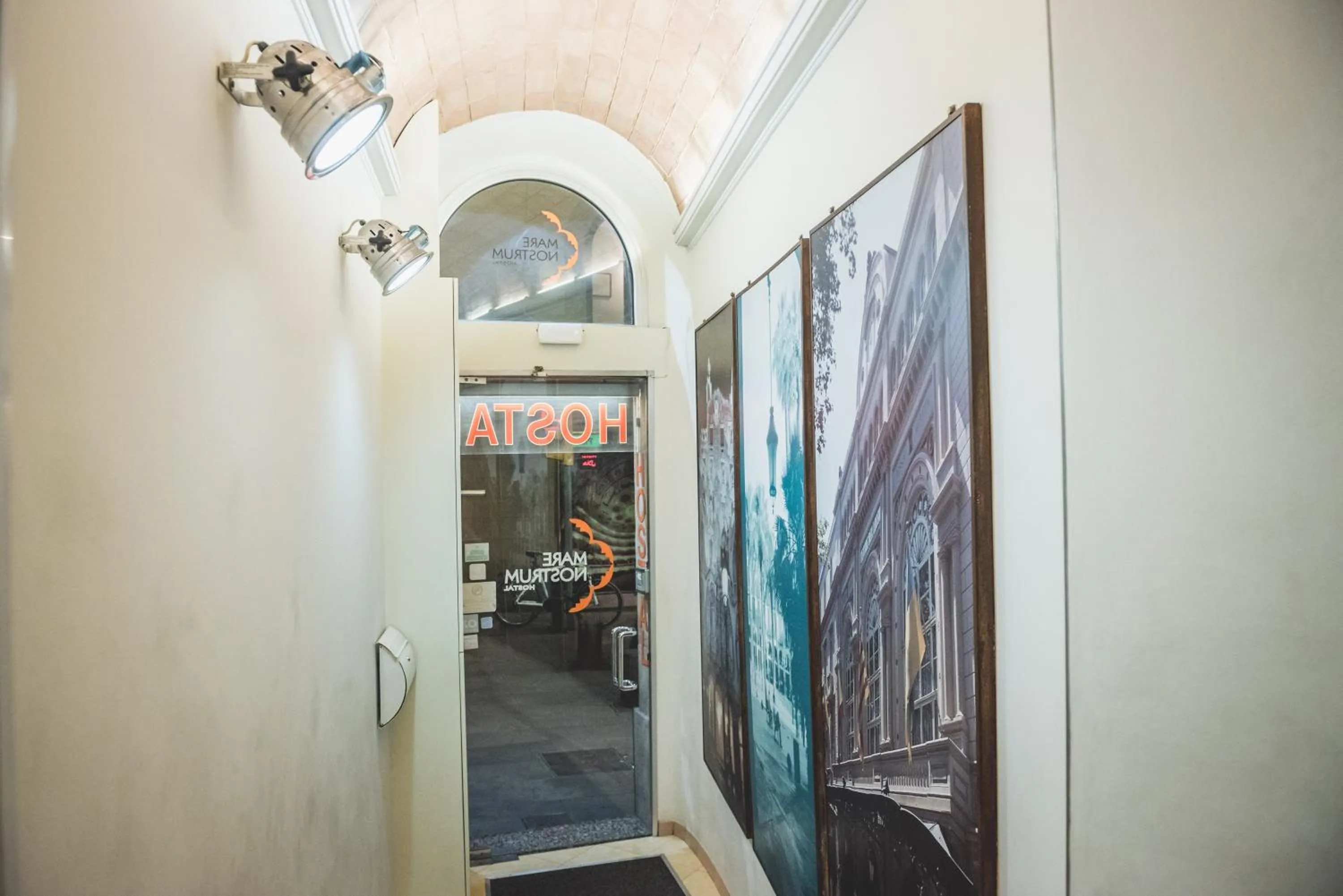Facade/entrance in Hostal Marenostrum