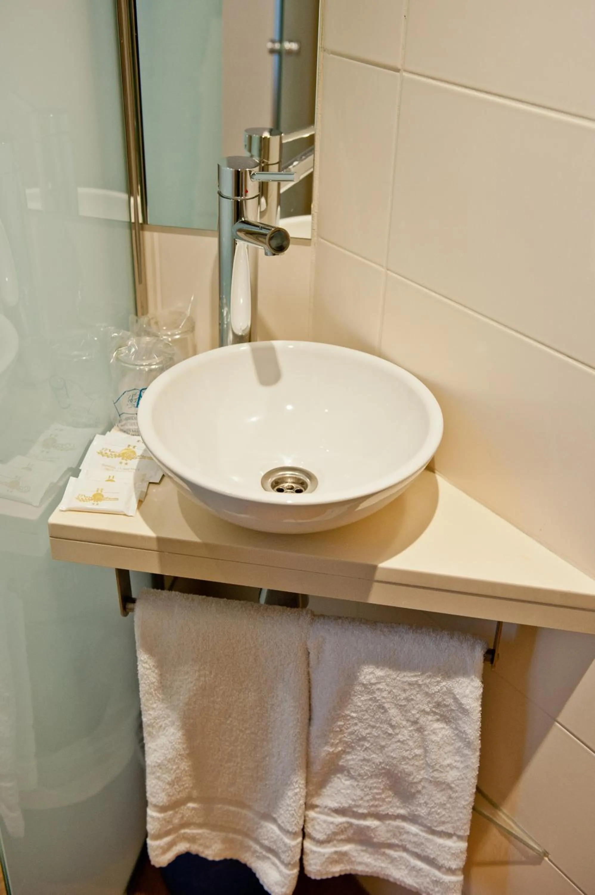 Bathroom in Hostal Marenostrum