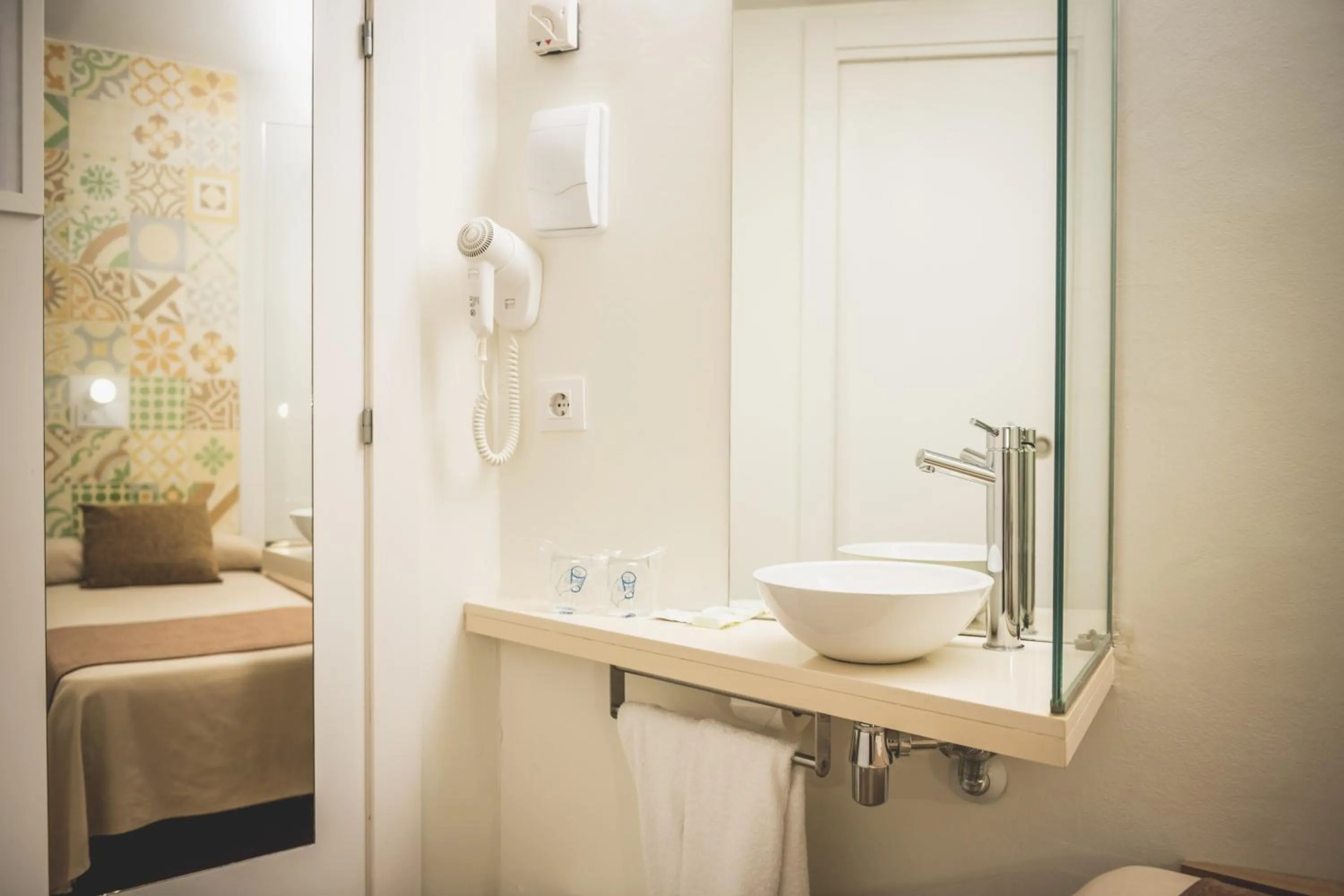 Toilet in Hostal Marenostrum