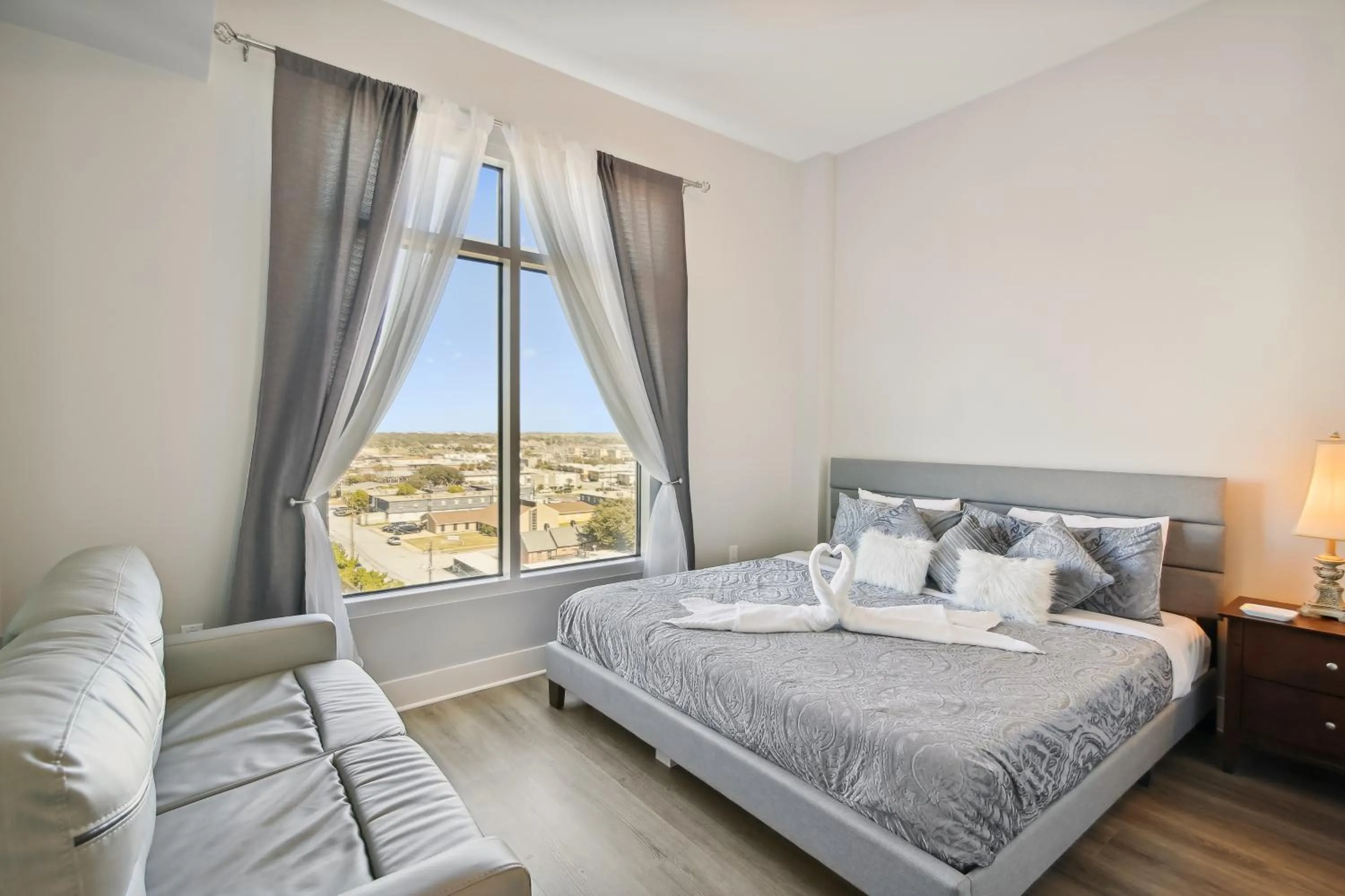 Property building, Bed in Emerald 705