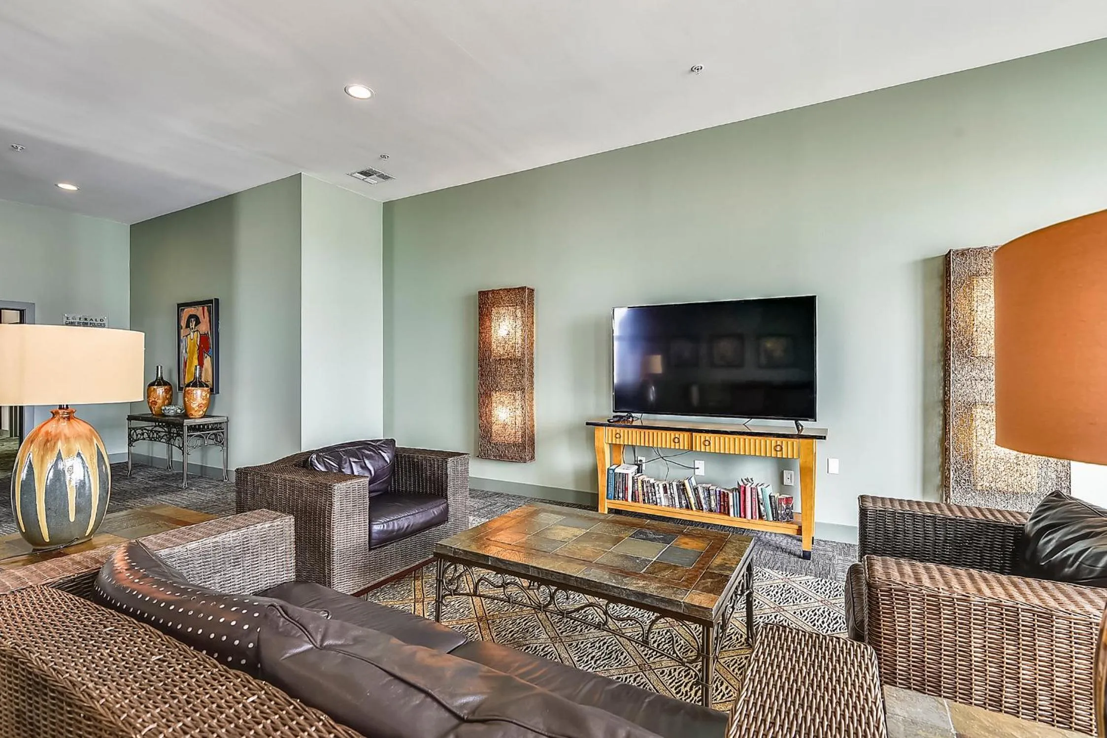 Property building in Emerald 705