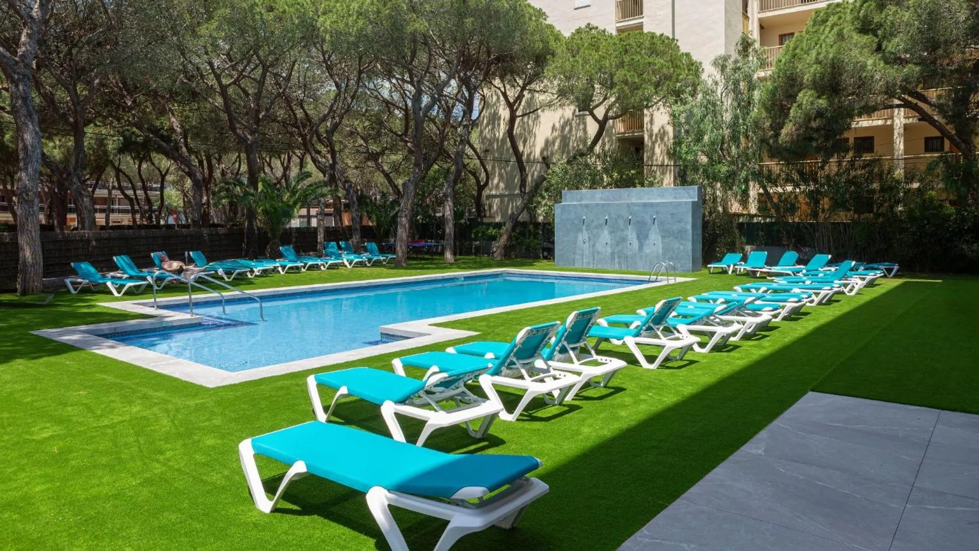 Swimming pool in Medplaya Hotel Monterrey