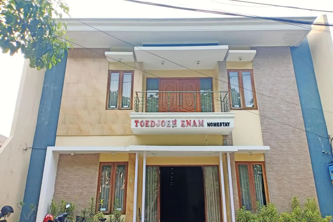 TwoSpaces Living at Toedjoeh Enam Homestay, Surabaya