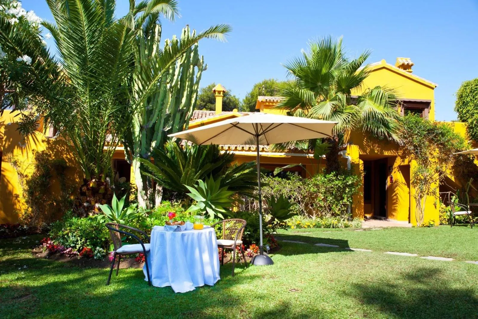 Garden in Family hotel Al- Ana Marbella
