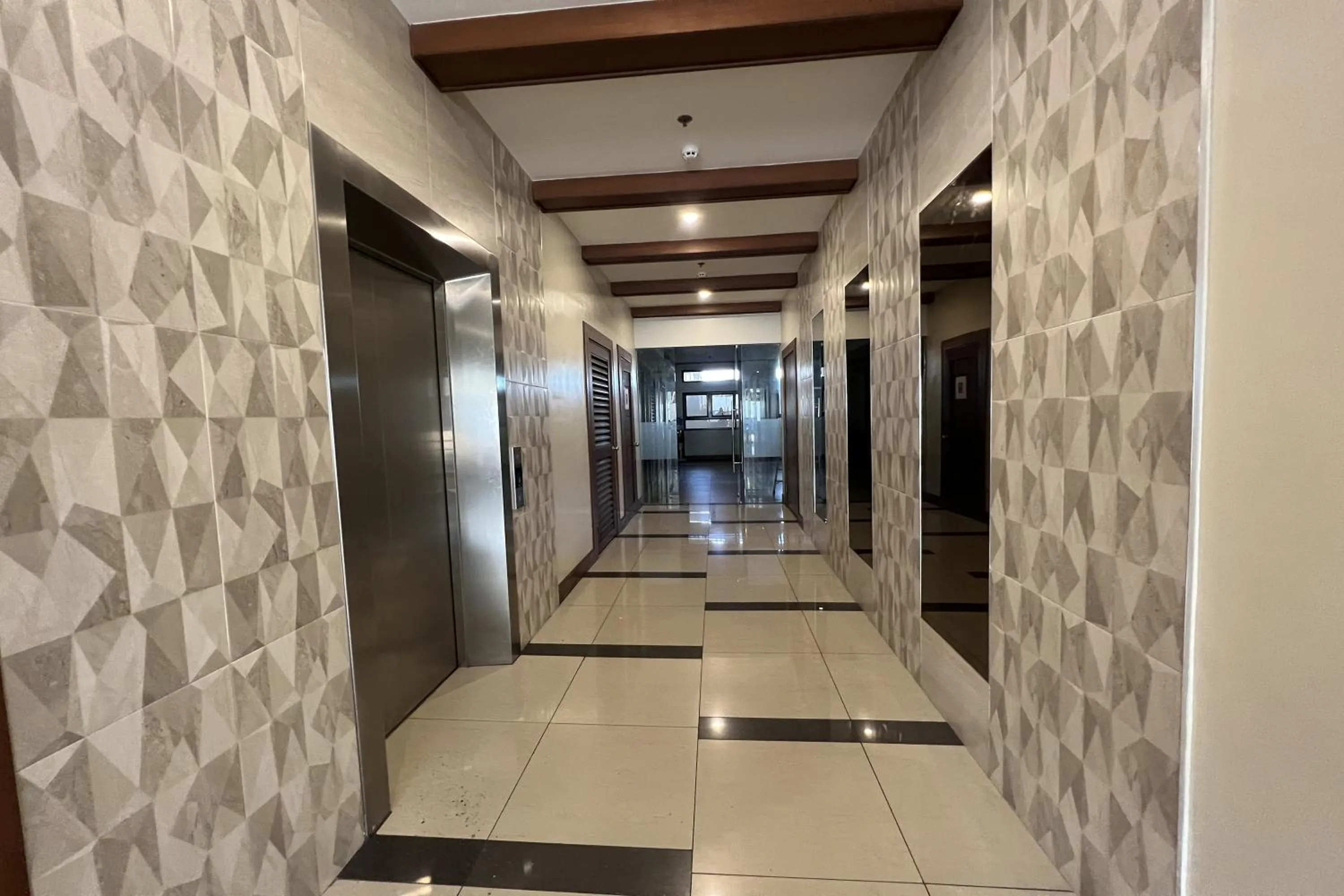 elevator in Verjandel Residences