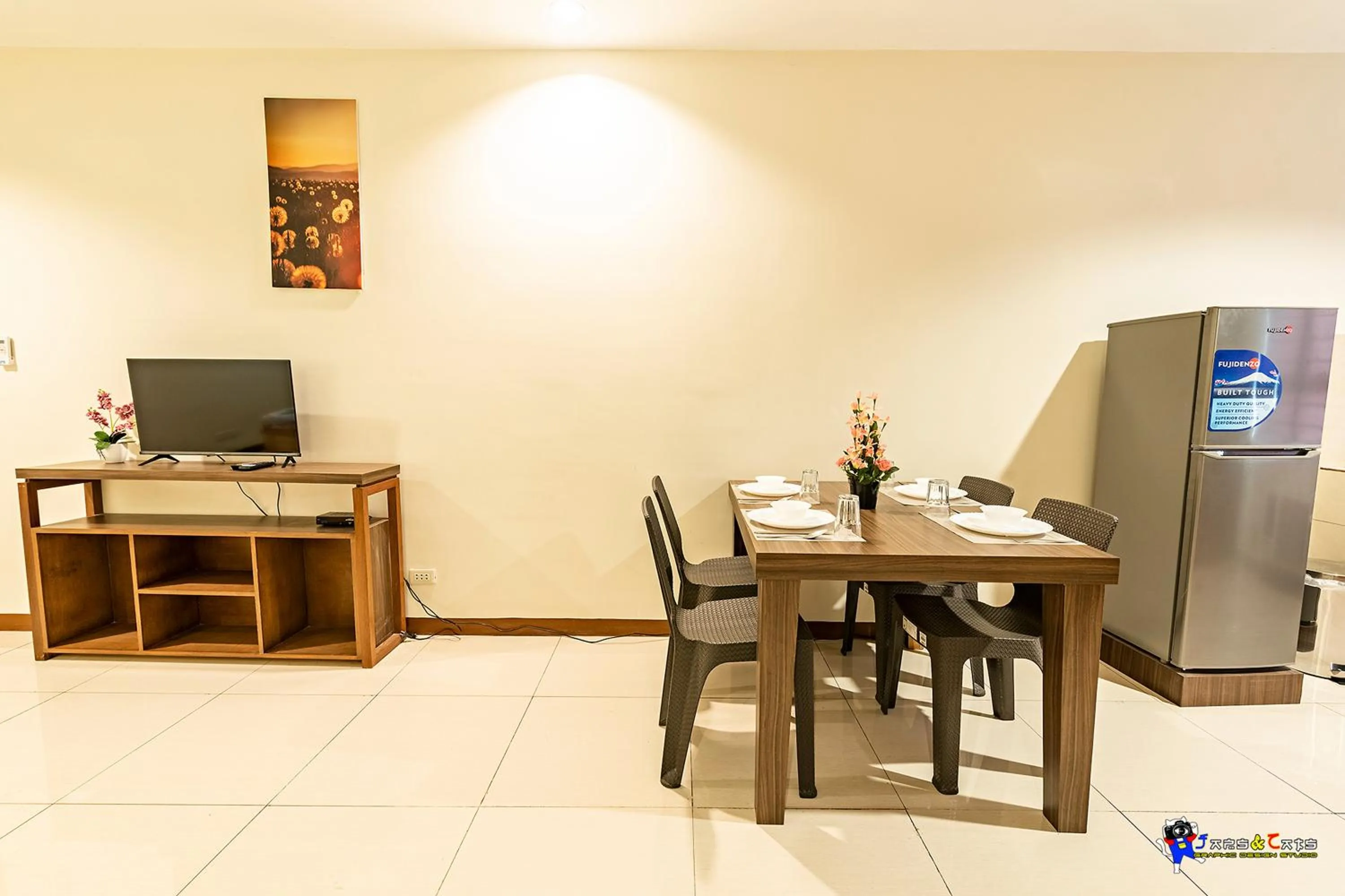 Dining area in Verjandel Residences