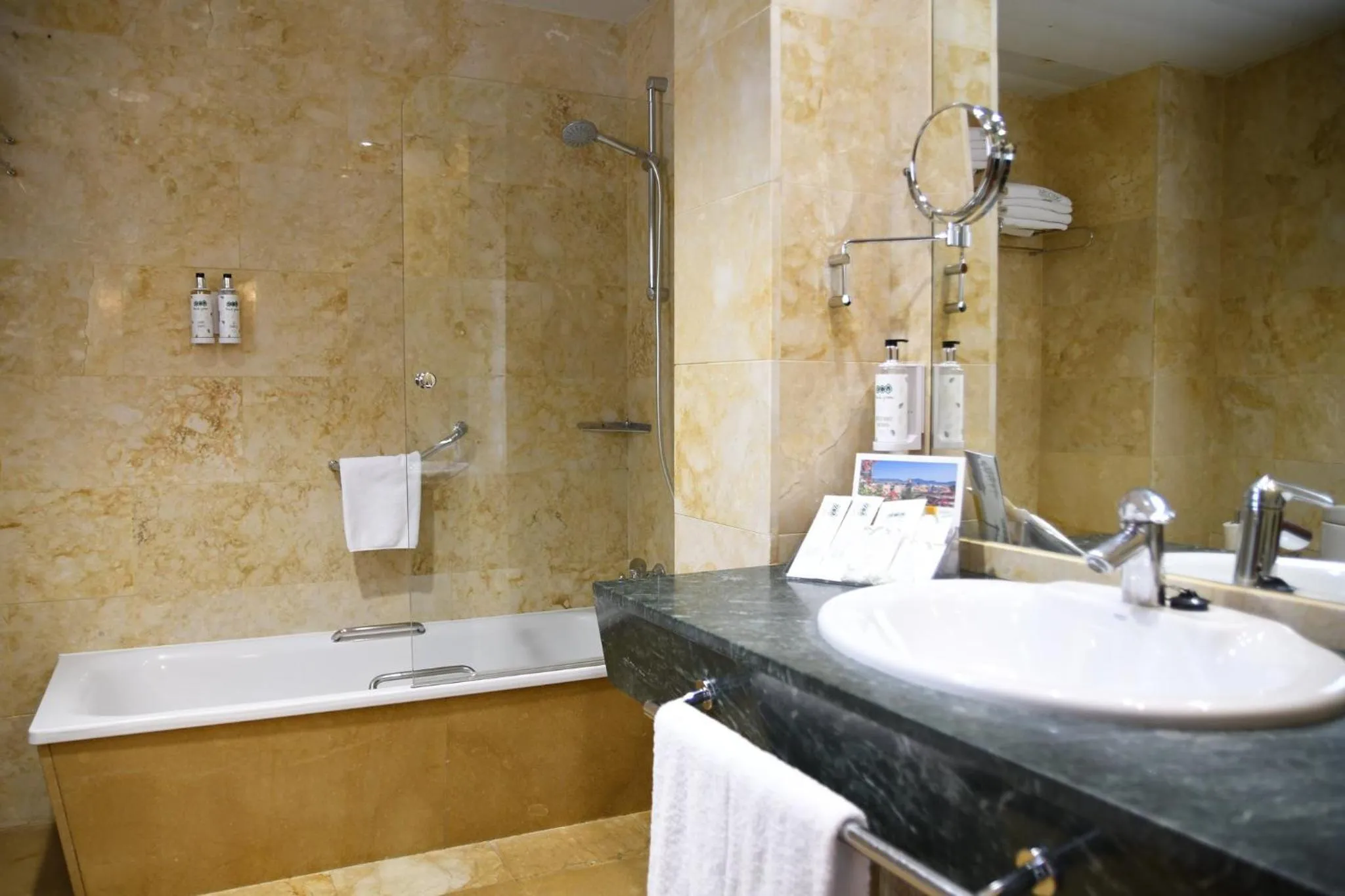 Bathroom in Sercotel Palacio de Tudemir