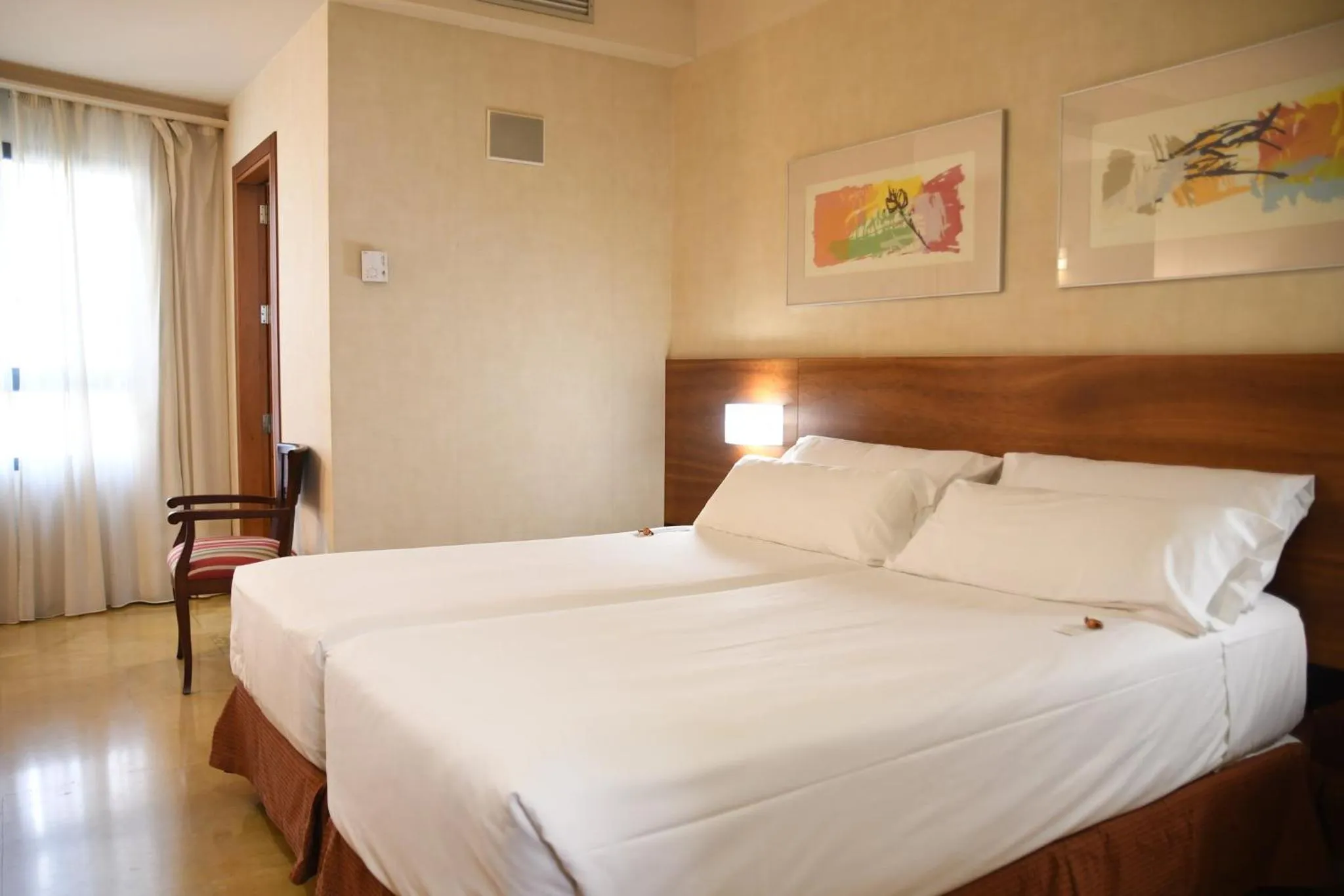 Photo of the whole room, Bed in Sercotel Palacio de Tudemir