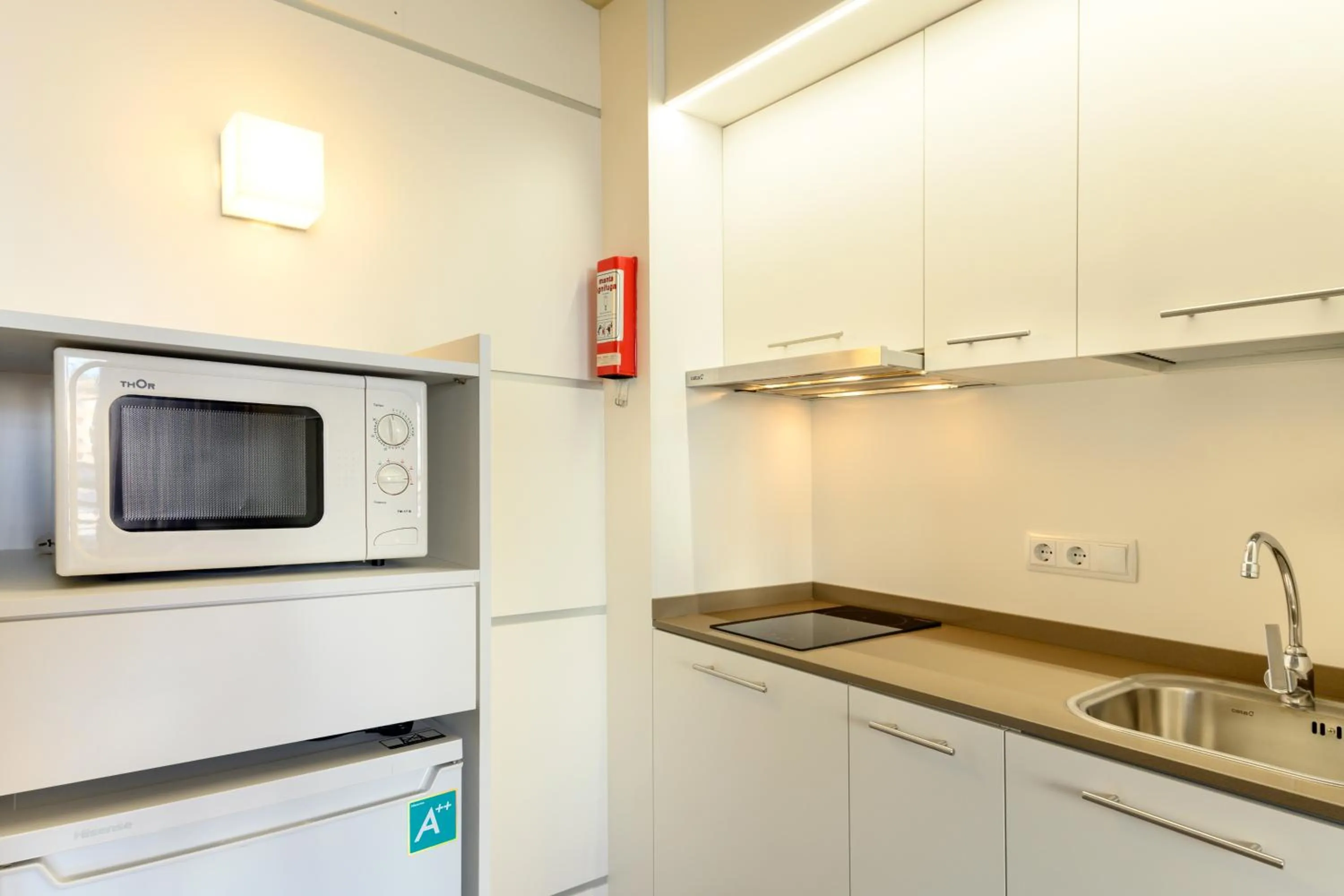 Kitchen or kitchenette in Medplaya Aparthotel Esmeraldas