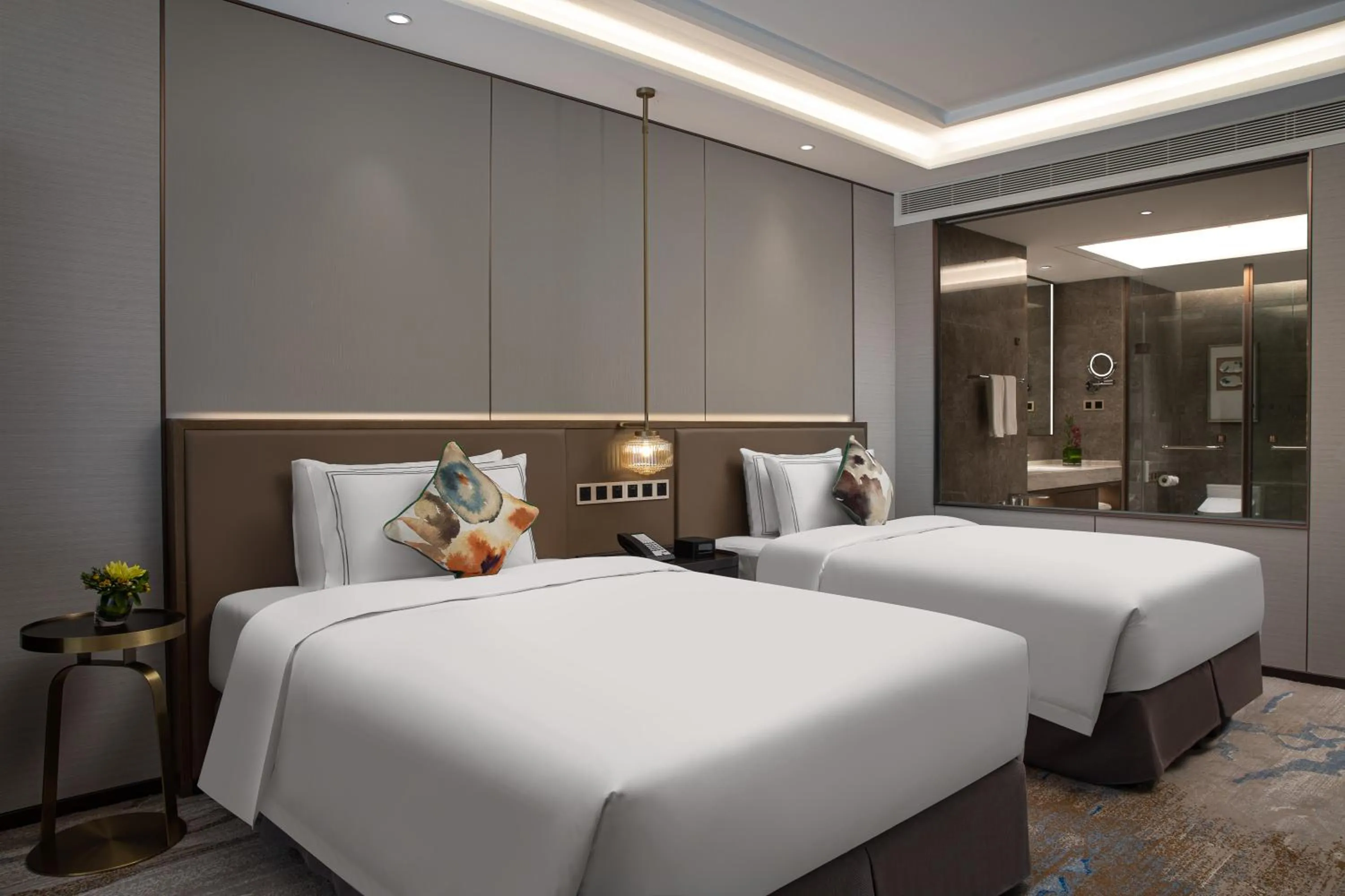 Bedroom, Bed in White Swan Hotel Taizhou