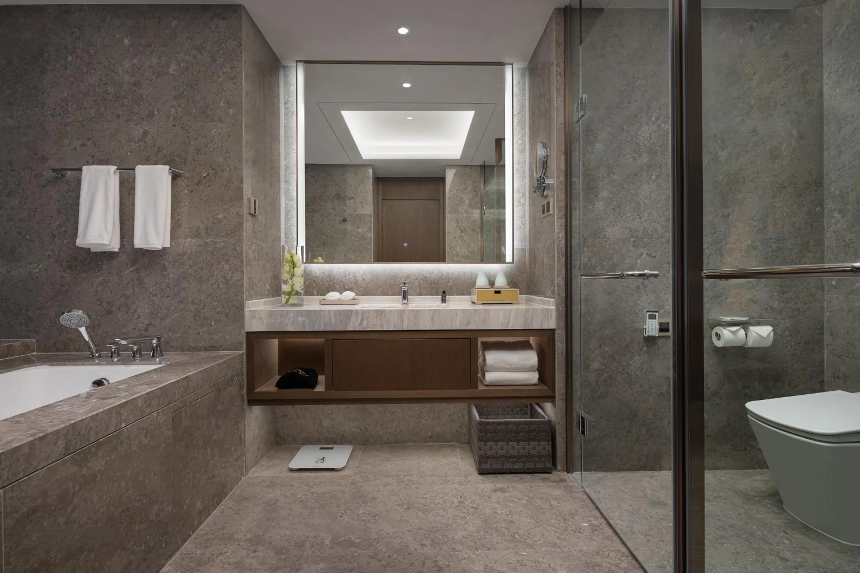 Toilet in White Swan Hotel Taizhou