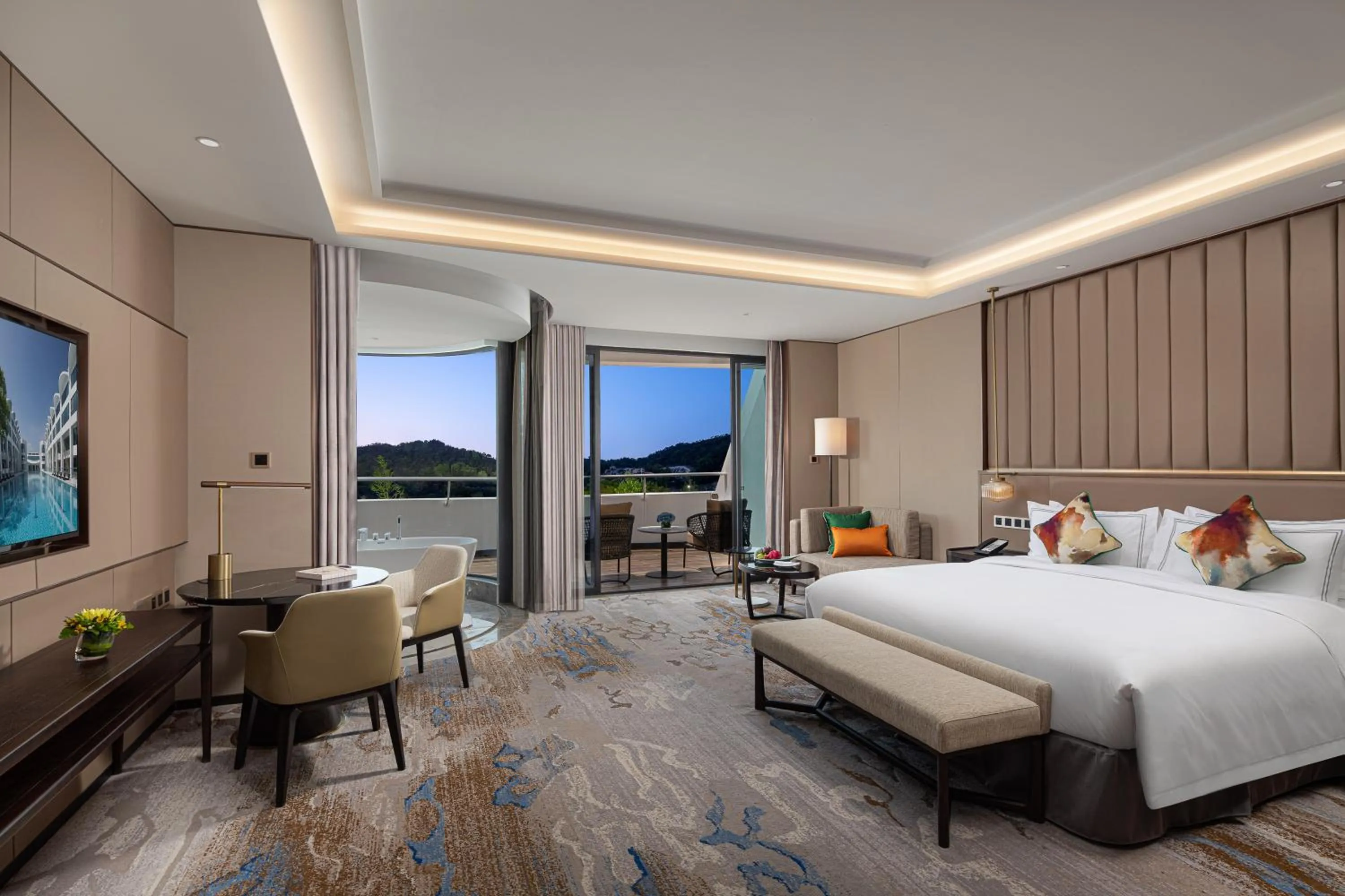 Bedroom, Bed in White Swan Hotel Taizhou